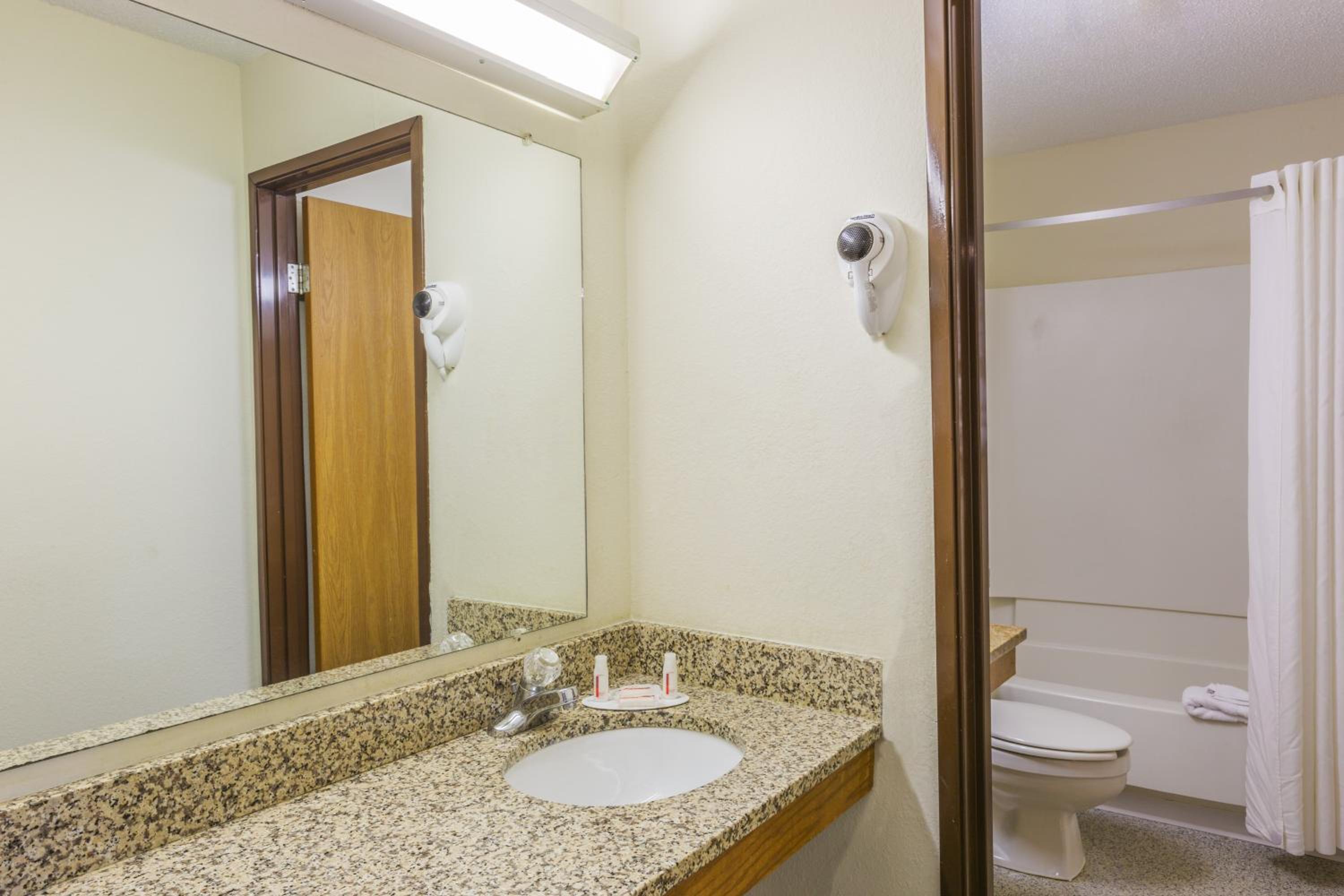 Super 8 by Wyndham East Stroudsburg - Poconos