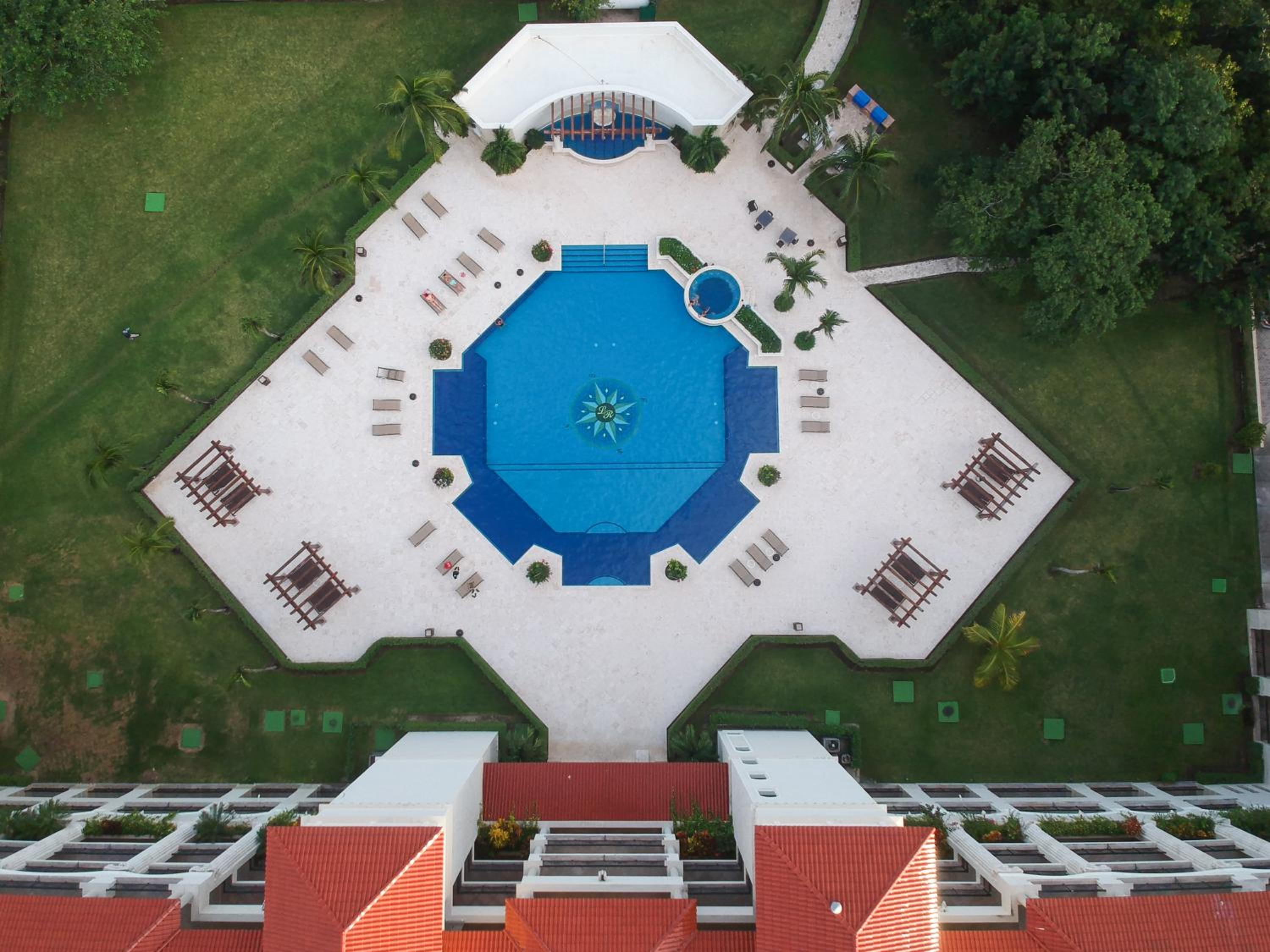 403 Landmark Resort Cozumel beachfront condo