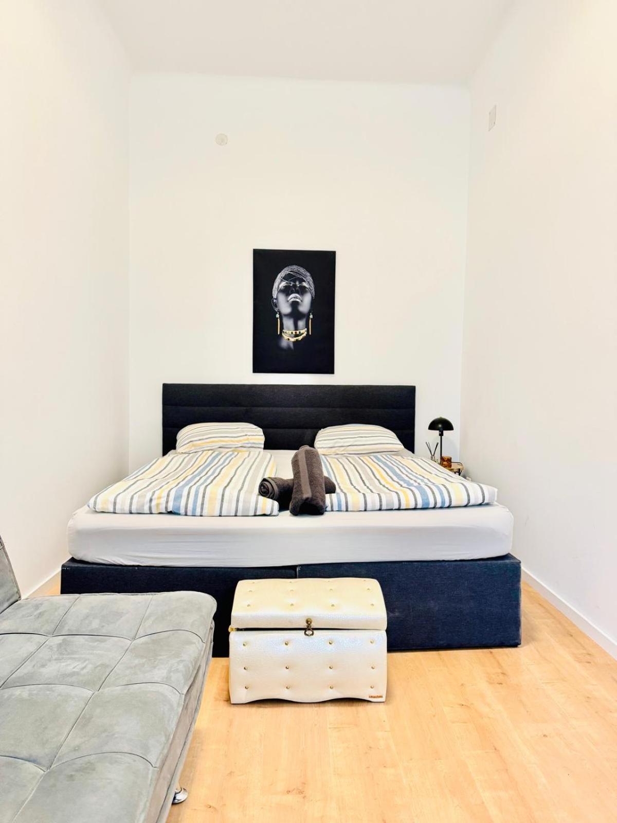 5BR Shared Apt Ideal for Groups 7 Min to Westbahnhof