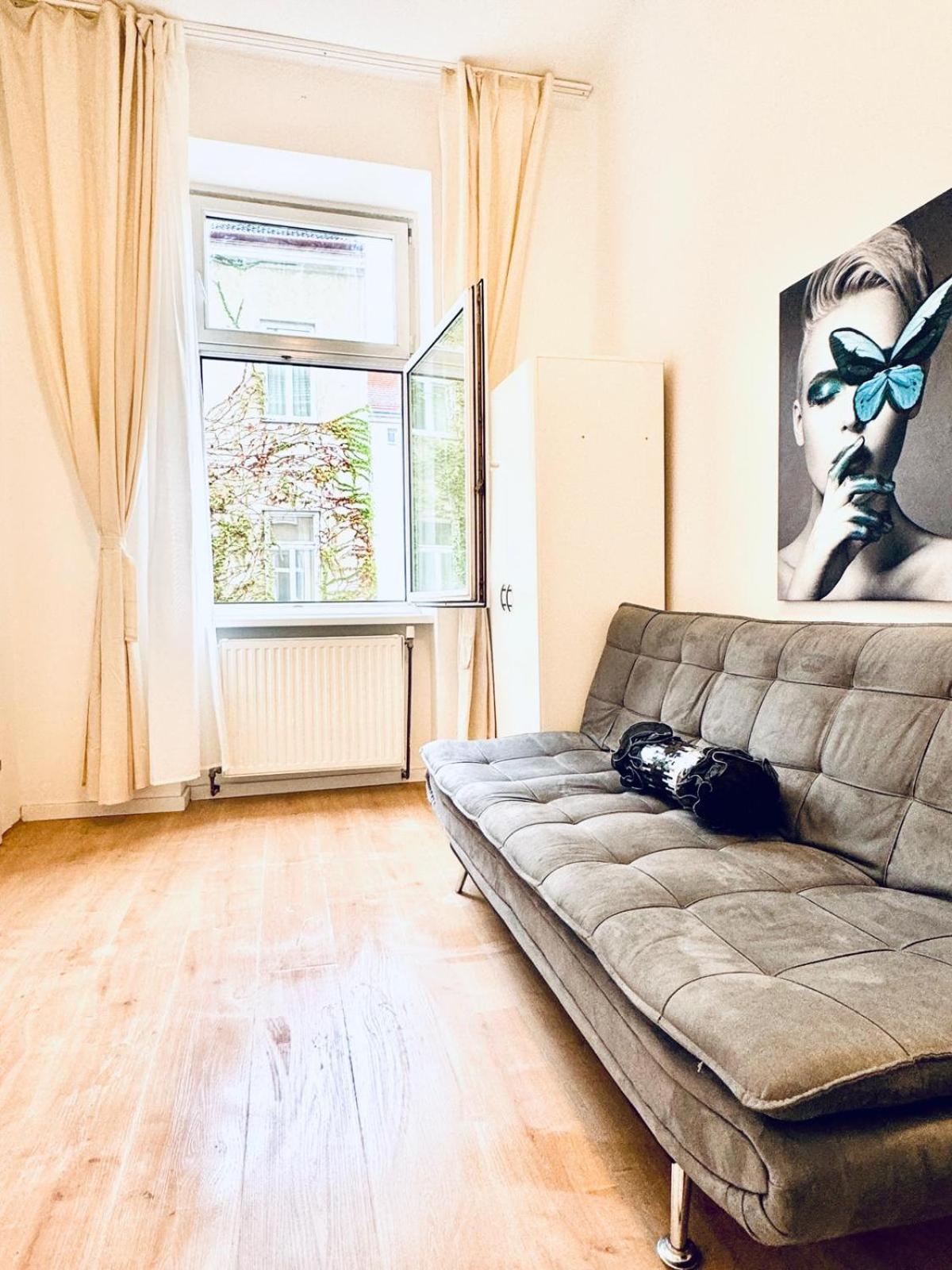 5BR Shared Apt Ideal for Groups 7 Min to Westbahnhof