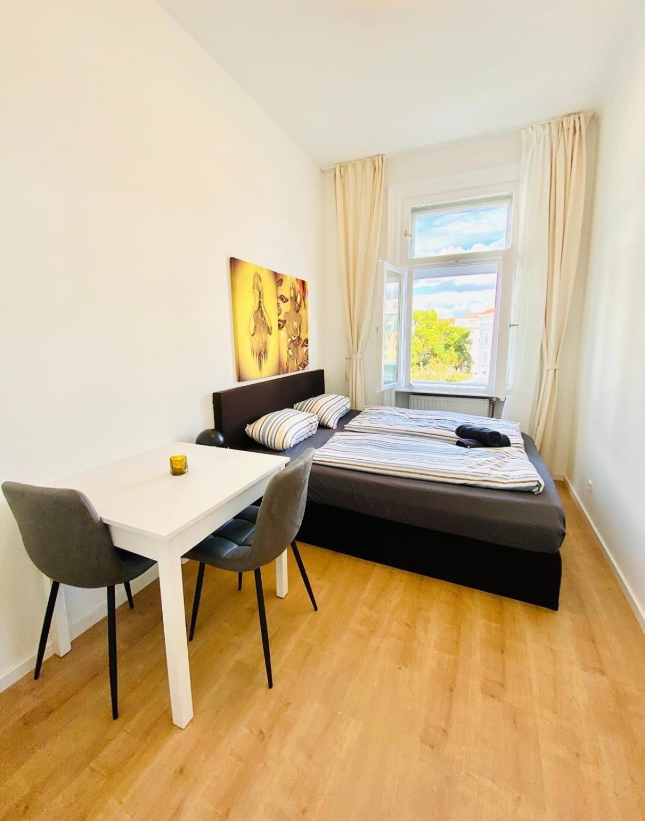 5BR Shared Apt Ideal for Groups 7 Min to Westbahnhof