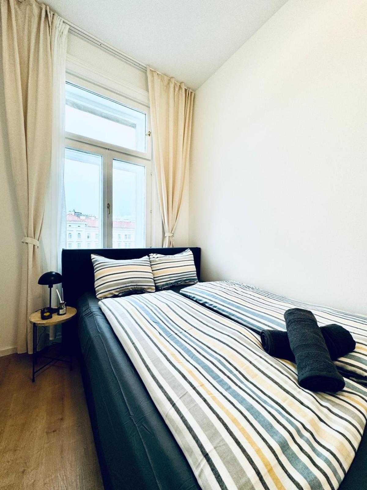 5BR Shared Apt Ideal for Groups 7 Min to Westbahnhof