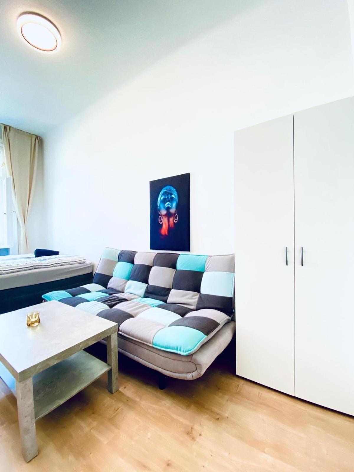 5BR Shared Apt Ideal for Groups 7 Min to Westbahnhof