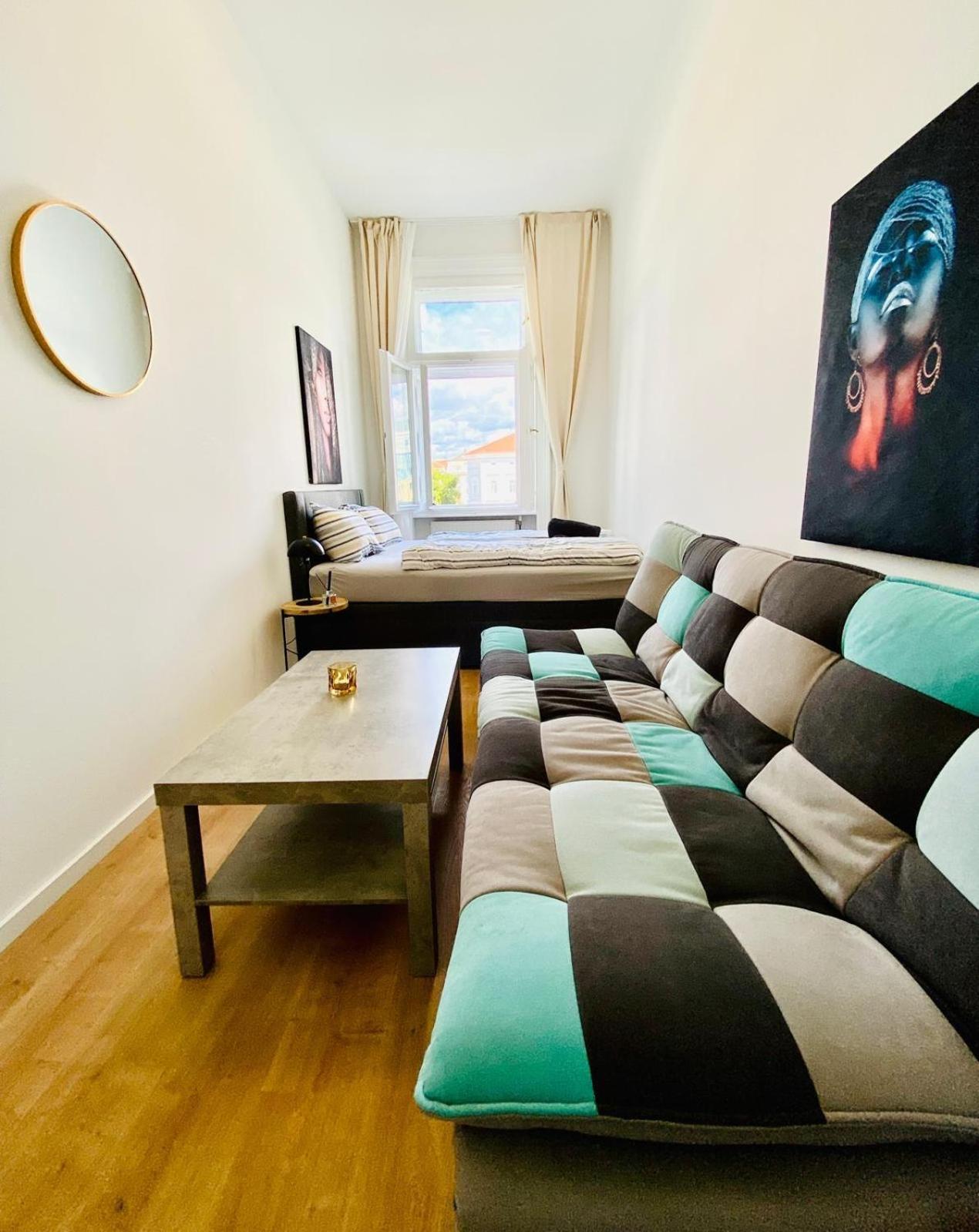 5BR Shared Apt Ideal for Groups 7 Min to Westbahnhof