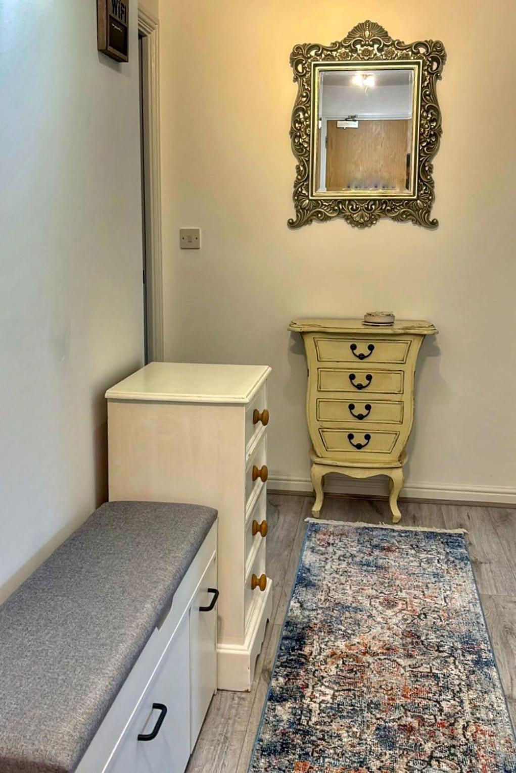 2 bed room , ensuite Flat close to Heathrow, Windsor , Langley