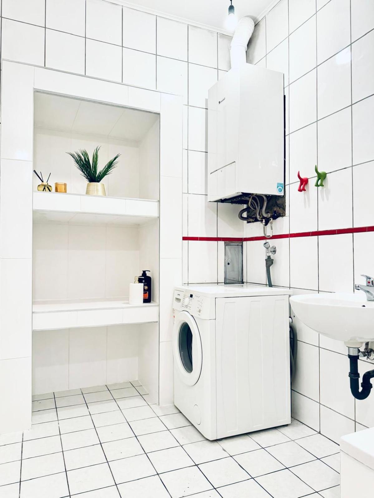 5BR Shared Apt Ideal for Groups 7 Min to Westbahnhof