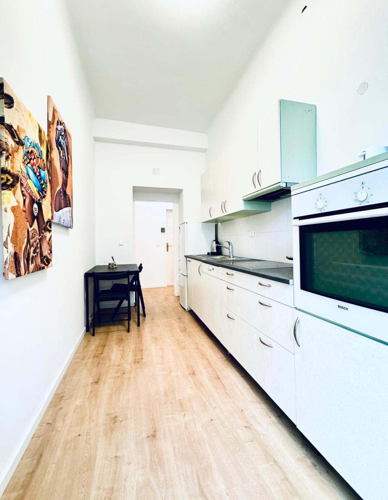 5BR Shared Apt Ideal for Groups 7 Min to Westbahnhof