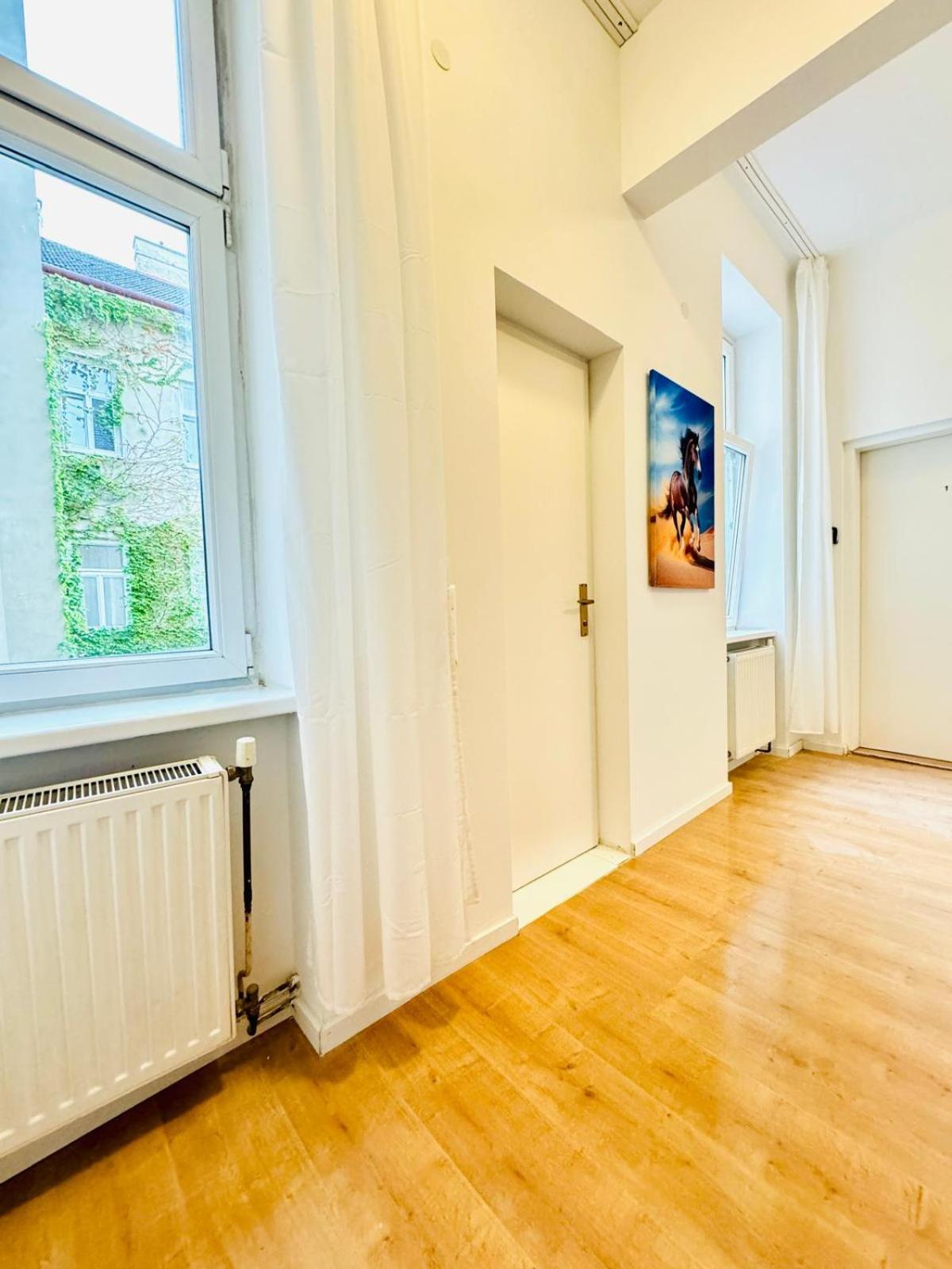 5BR Shared Apt Ideal for Groups 7 Min to Westbahnhof