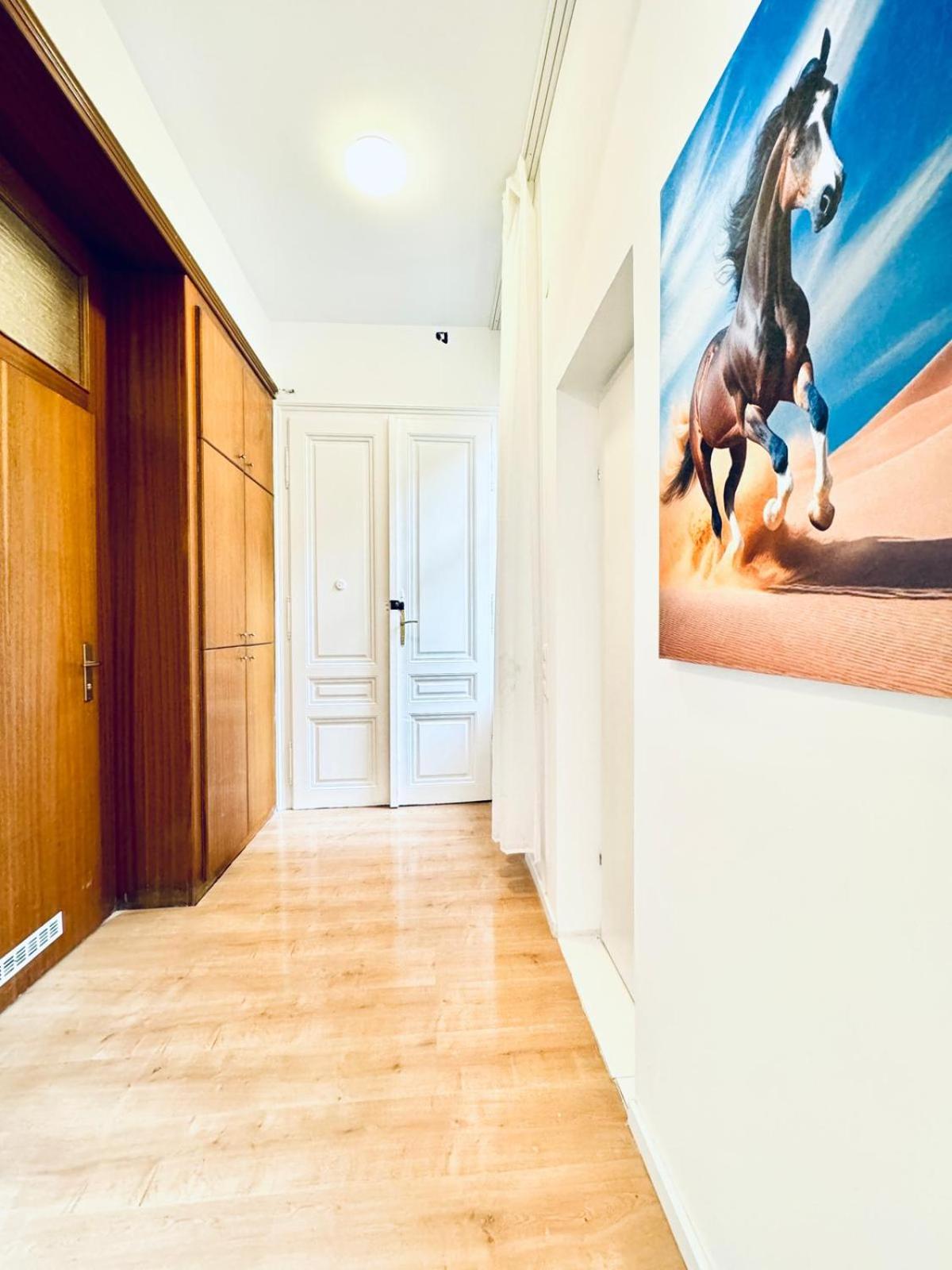 5BR Shared Apt Ideal for Groups 7 Min to Westbahnhof
