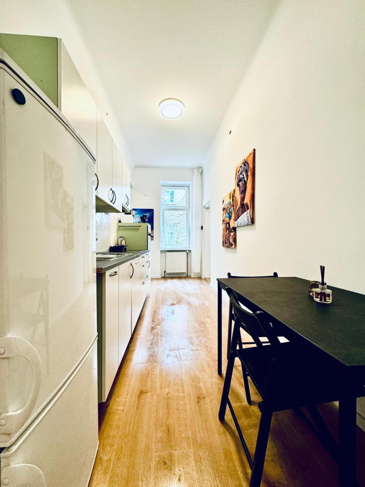 5BR Shared Apt Ideal for Groups 7 Min to Westbahnhof