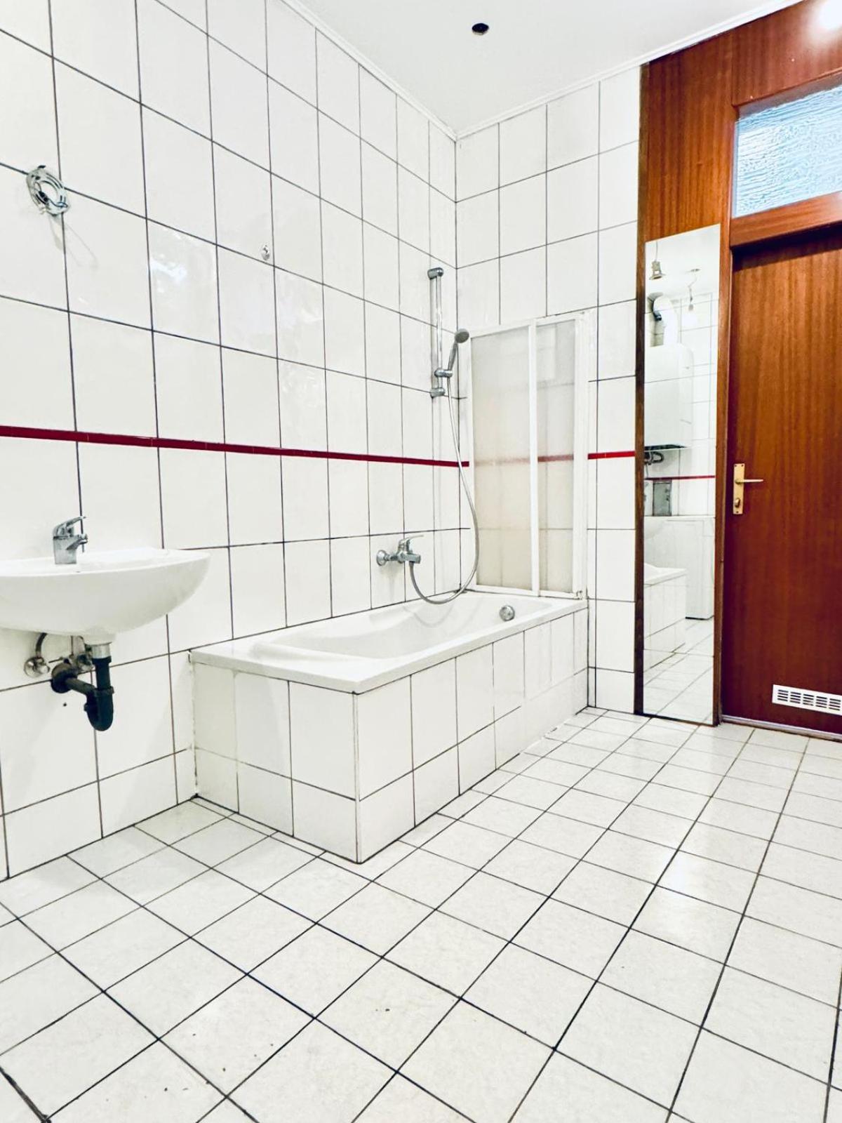 5BR Shared Apt Ideal for Groups 7 Min to Westbahnhof