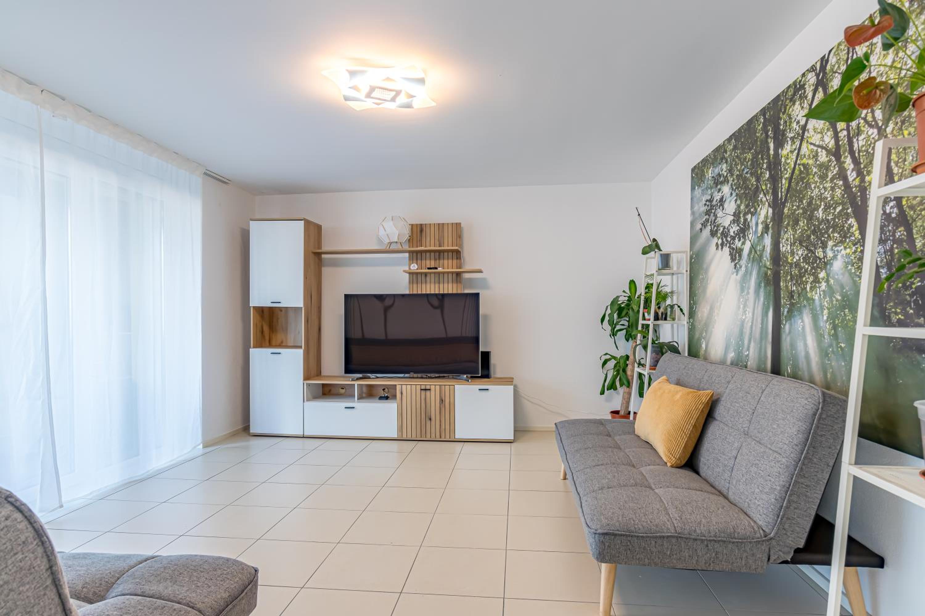 Imperial of Lugano 2 with a lake view and garden behind the station and 10 min from the lake of Lugano