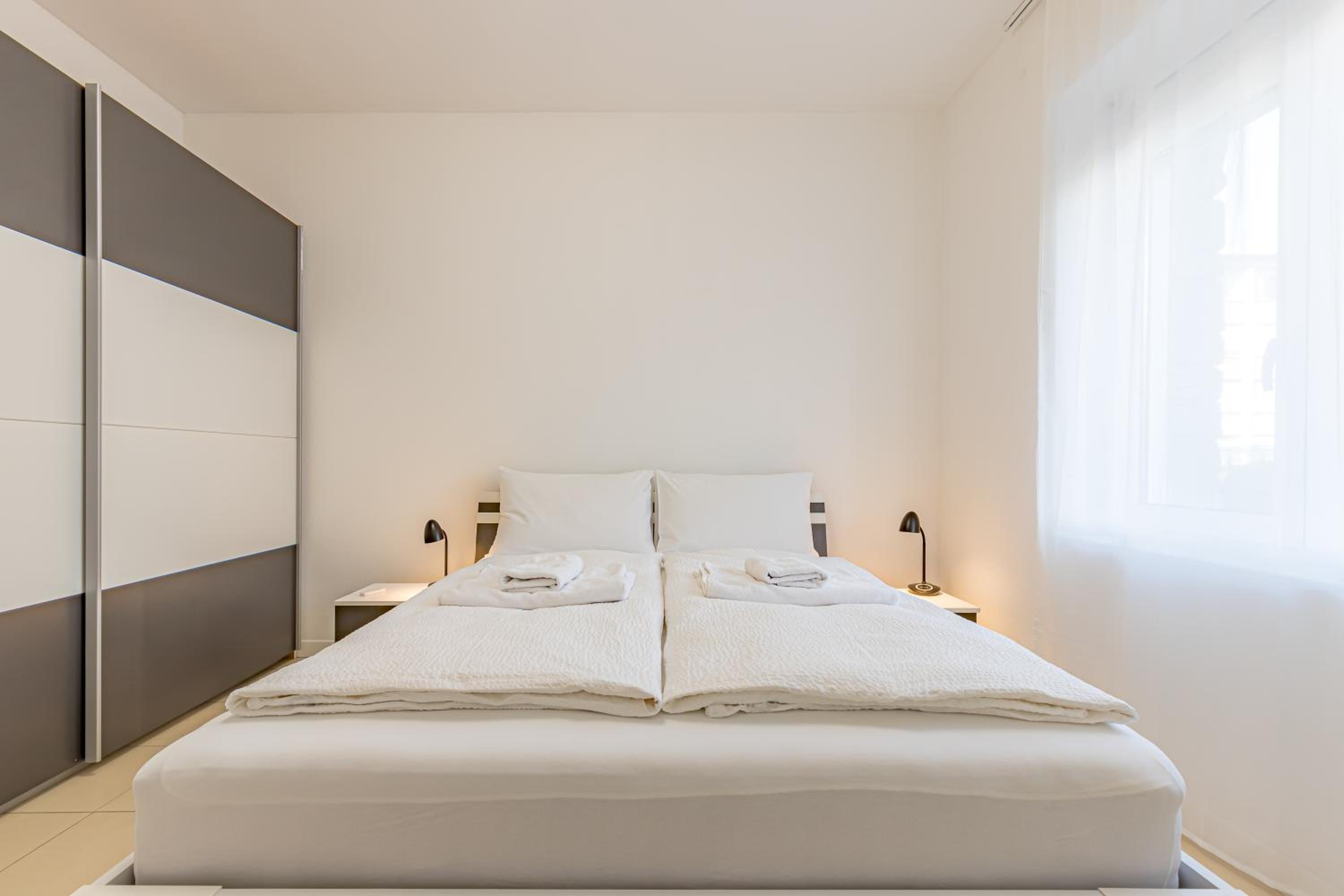 Imperial of Lugano 2 with a lake view and garden behind the station and 10 min from the lake of Lugano