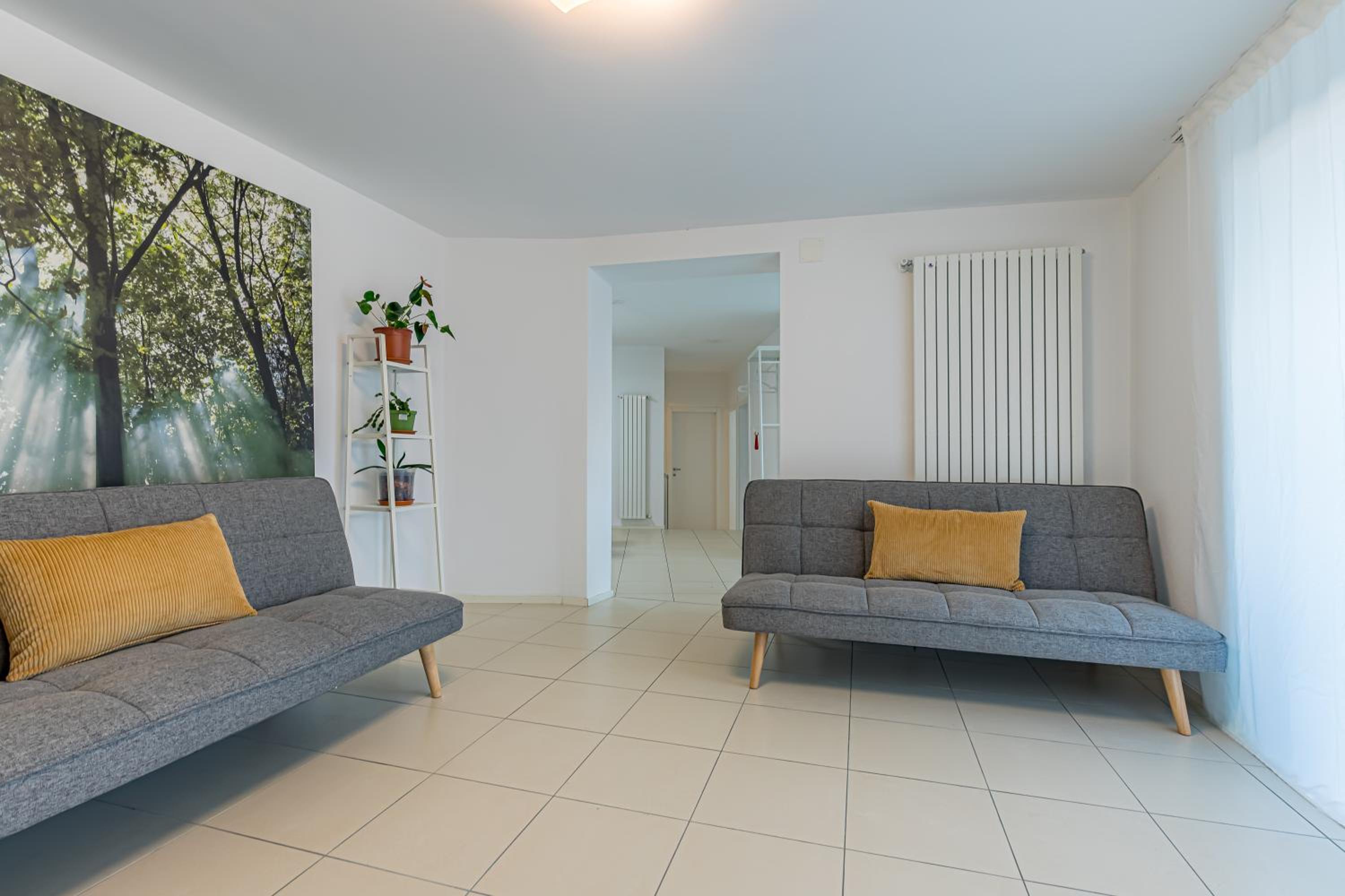 Imperial of Lugano 2 with a lake view and garden behind the station and 10 min from the lake of Lugano