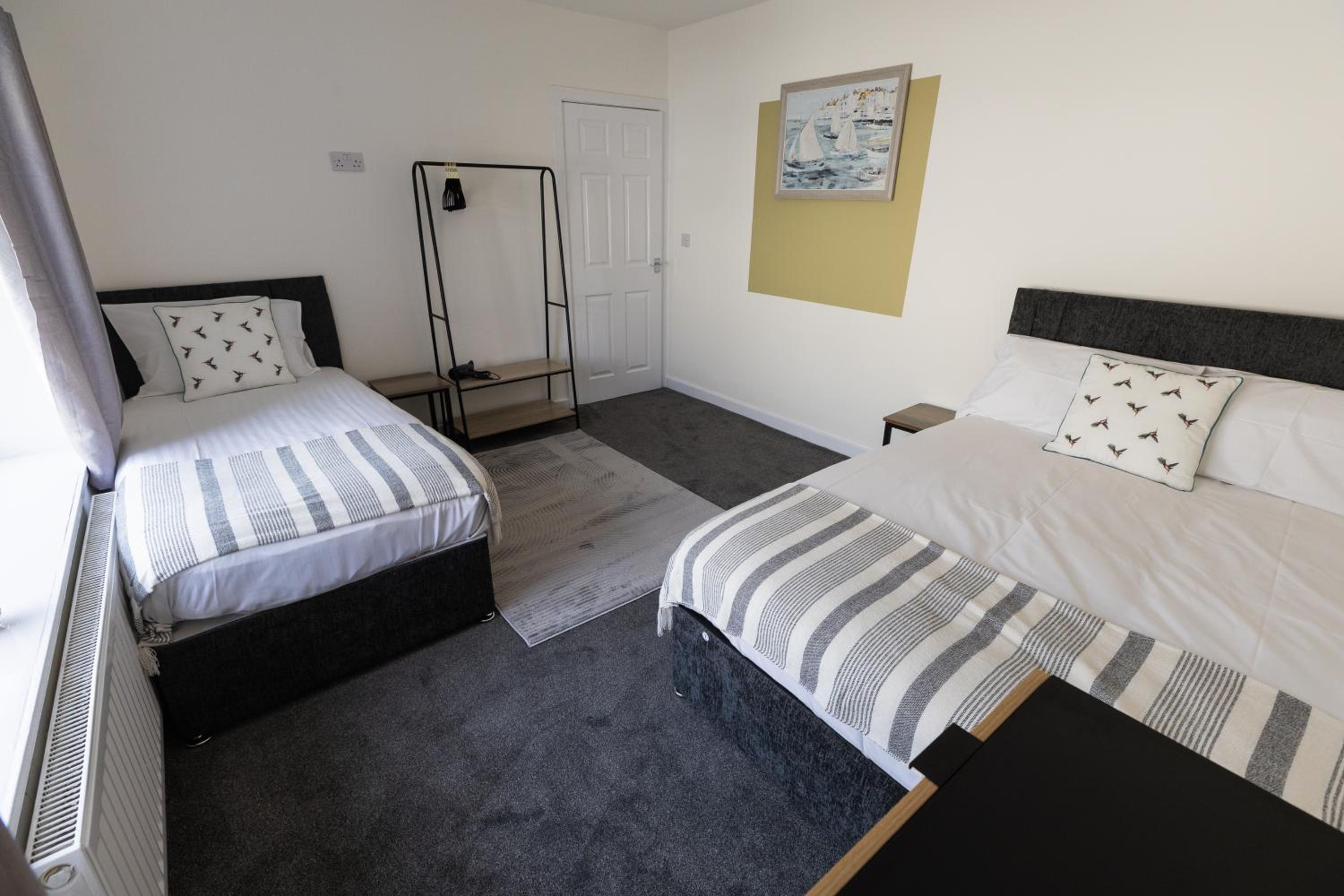 Charming House - 3 minute's walk to the beach - Free Parking, Smart TV and Fast Wifi by Yoko Property view 2