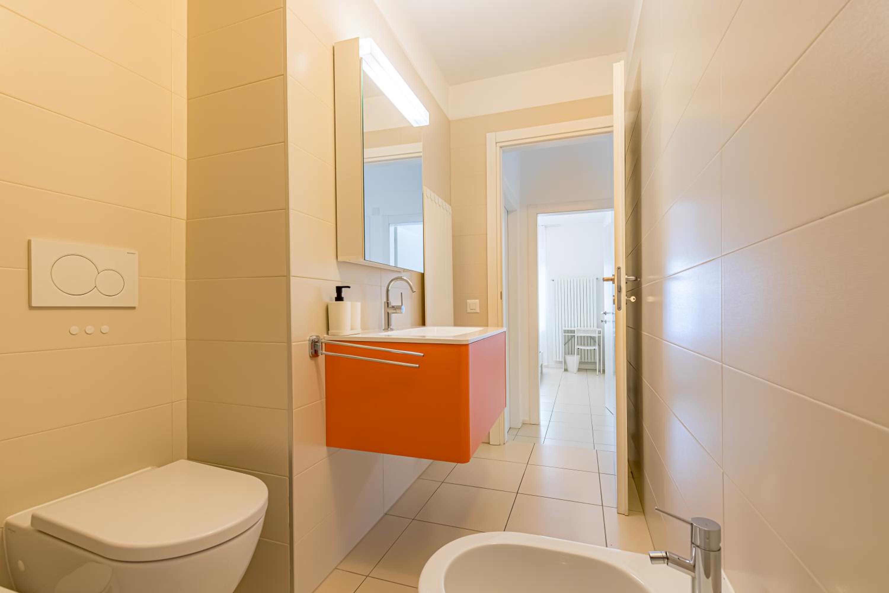 Imperial of Lugano 2 with a lake view and garden behind the station and 10 min from the lake of Lugano