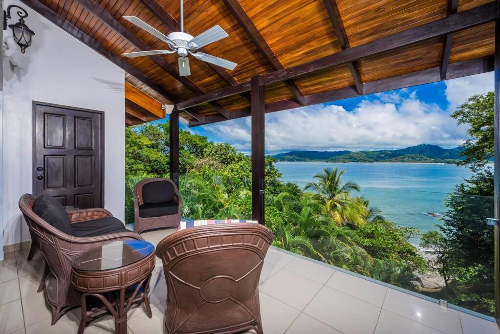 Beachfront villa - Casa Colibri