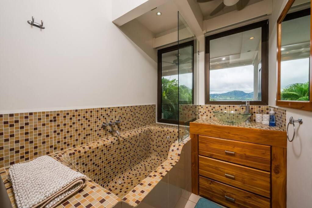 Beachfront villa - Casa Colibri