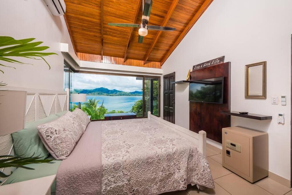 Beachfront villa - Casa Colibri