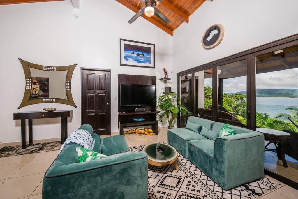 Beachfront villa - Casa Colibri