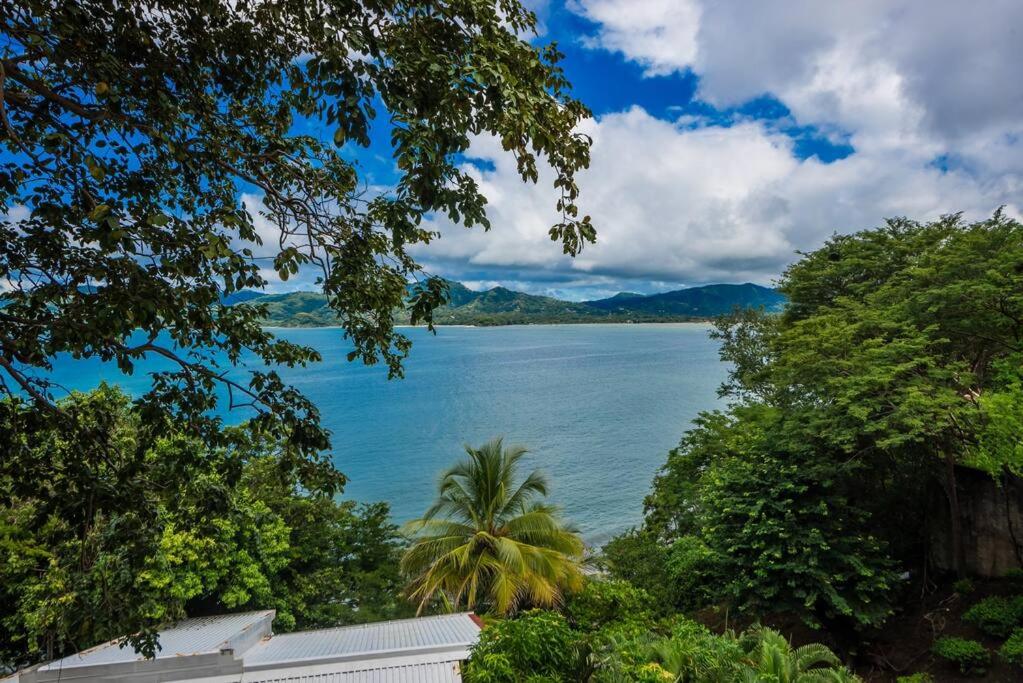 Beachfront villa - Casa Colibri