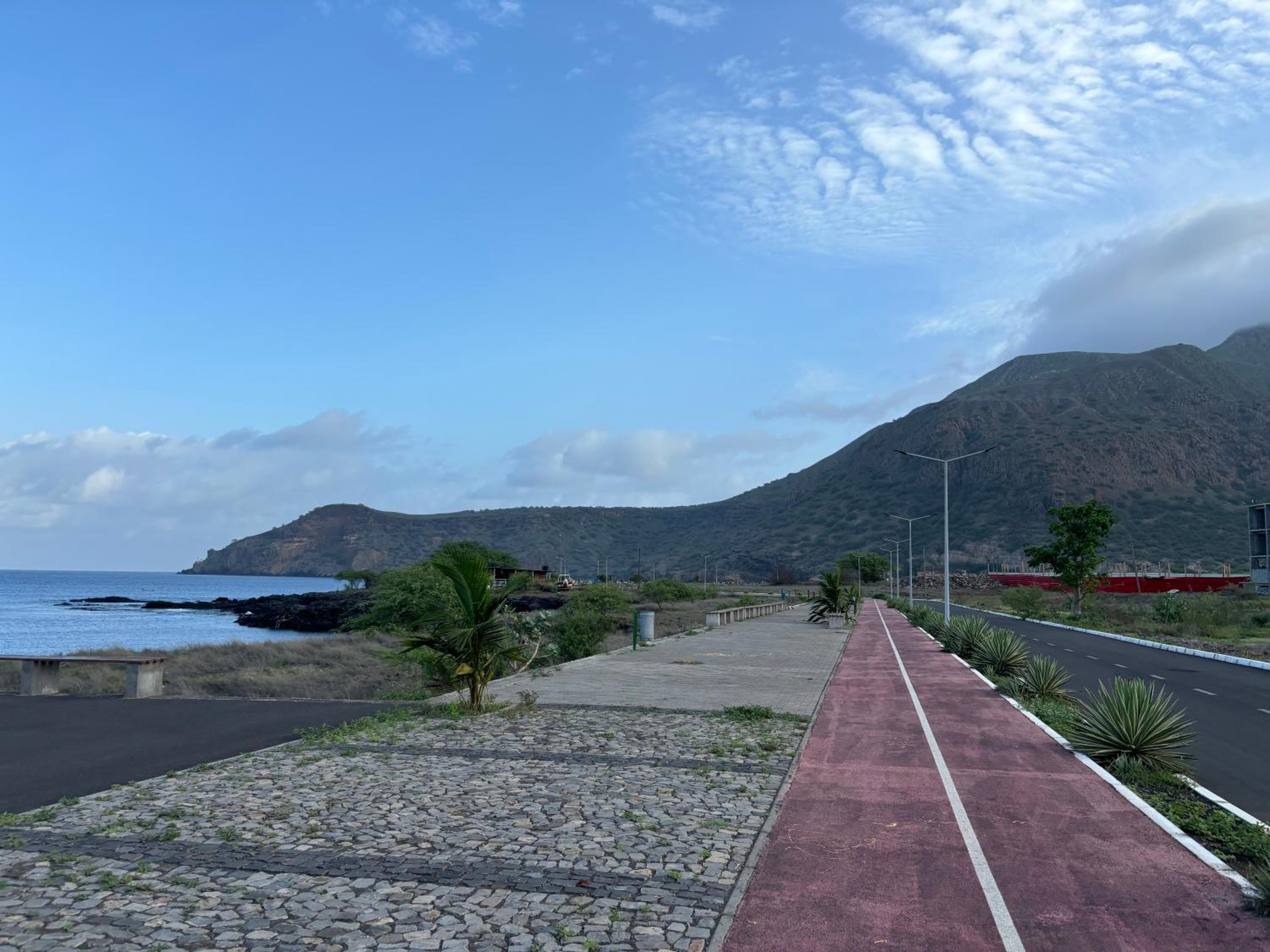 Techas Stylish 2-Bedroom 8 min to Beach