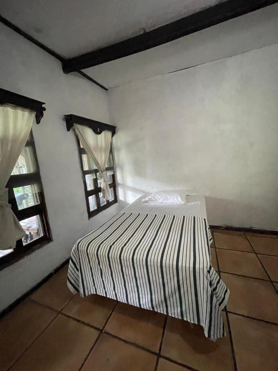Old Bells Hostel Santa Ana
