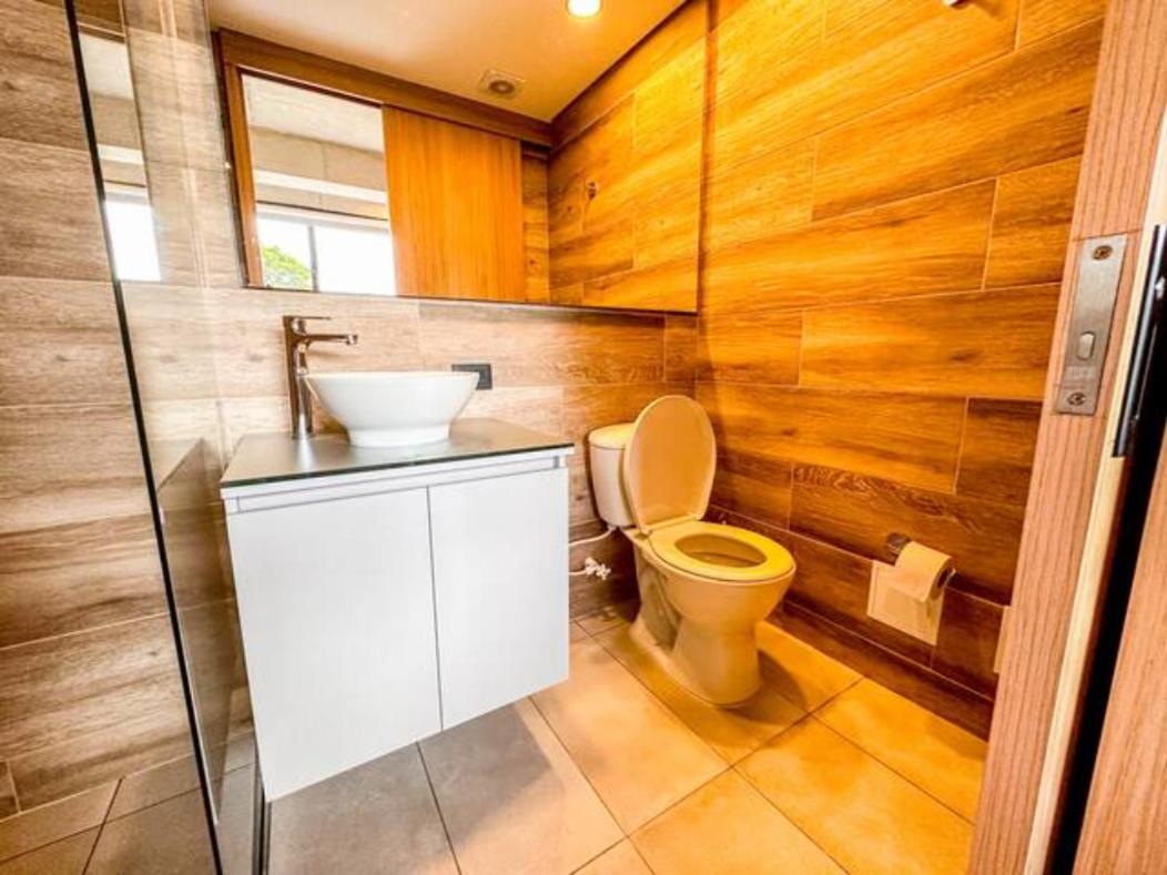 Skyline Suites - Elegant Living with Coworking & Scenic Views