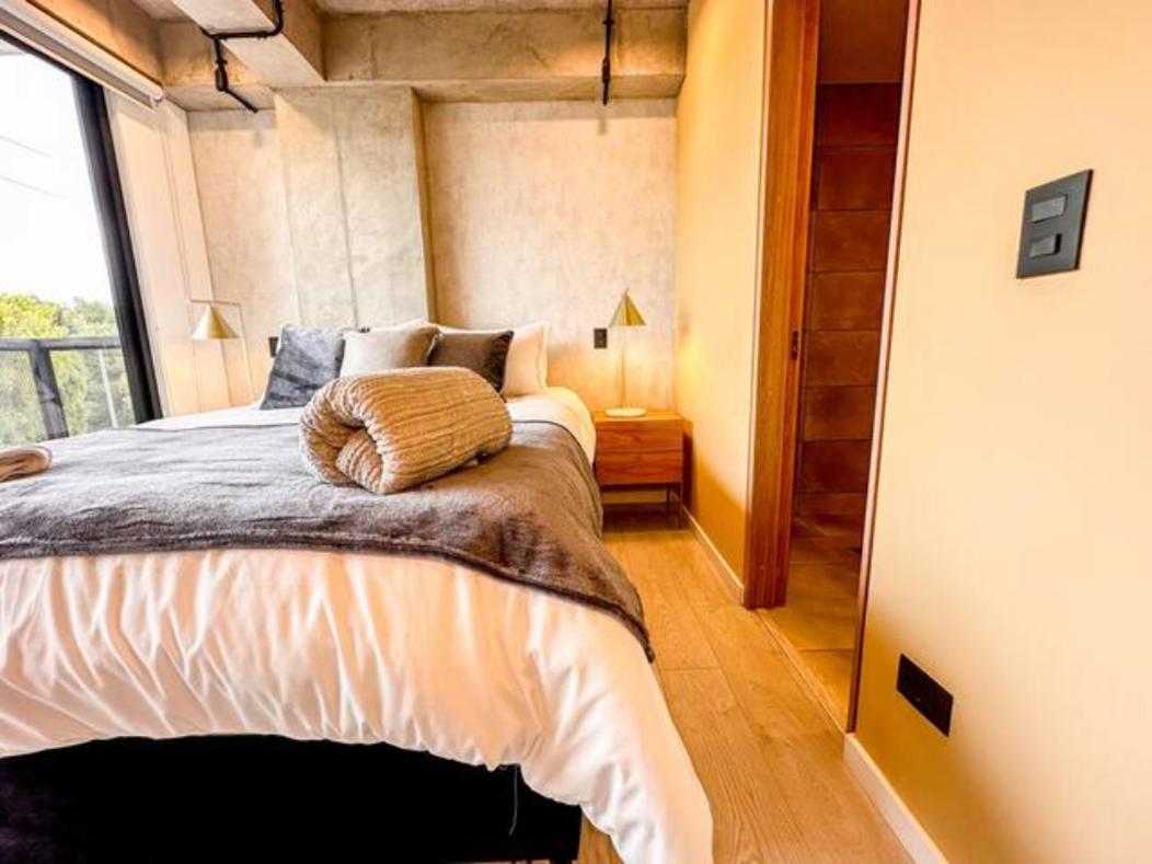 Skyline Suites - Elegant Living with Coworking & Scenic Views