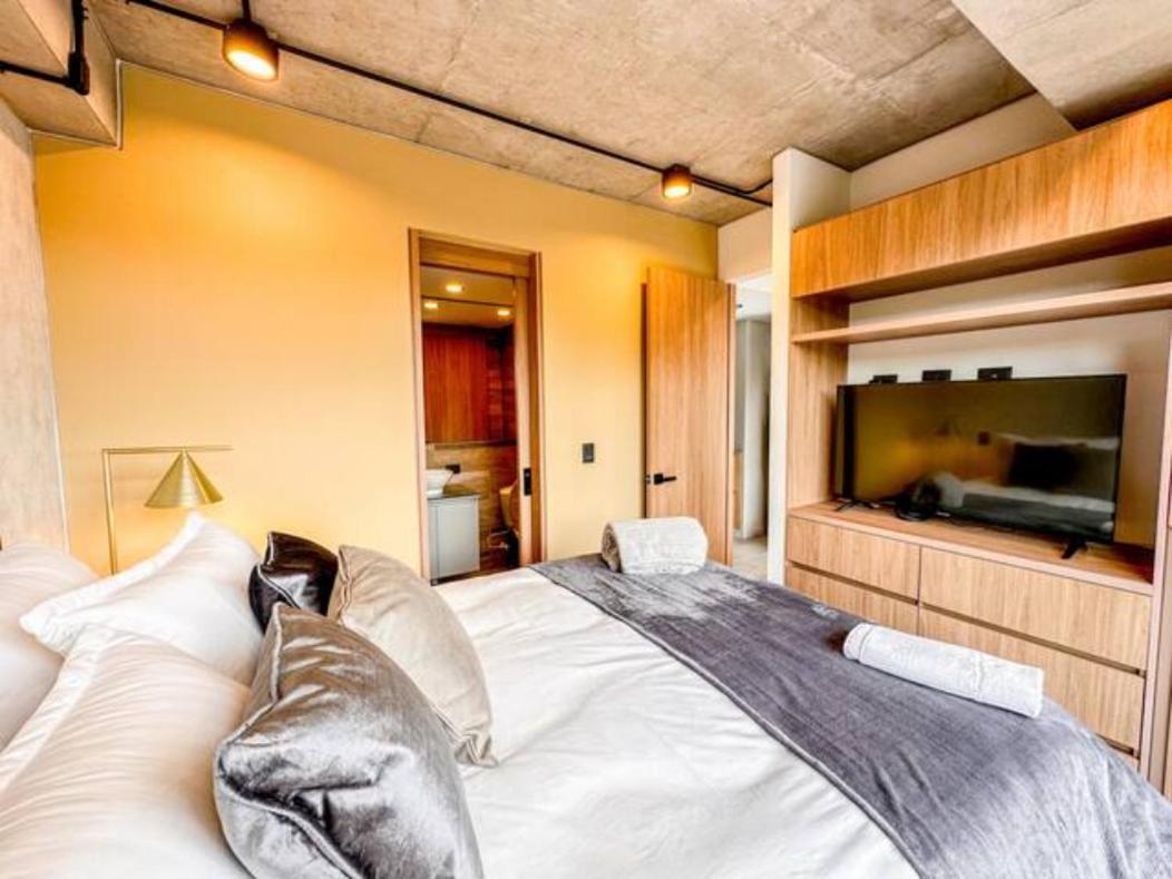 Skyline Suites - Elegant Living with Coworking & Scenic Views