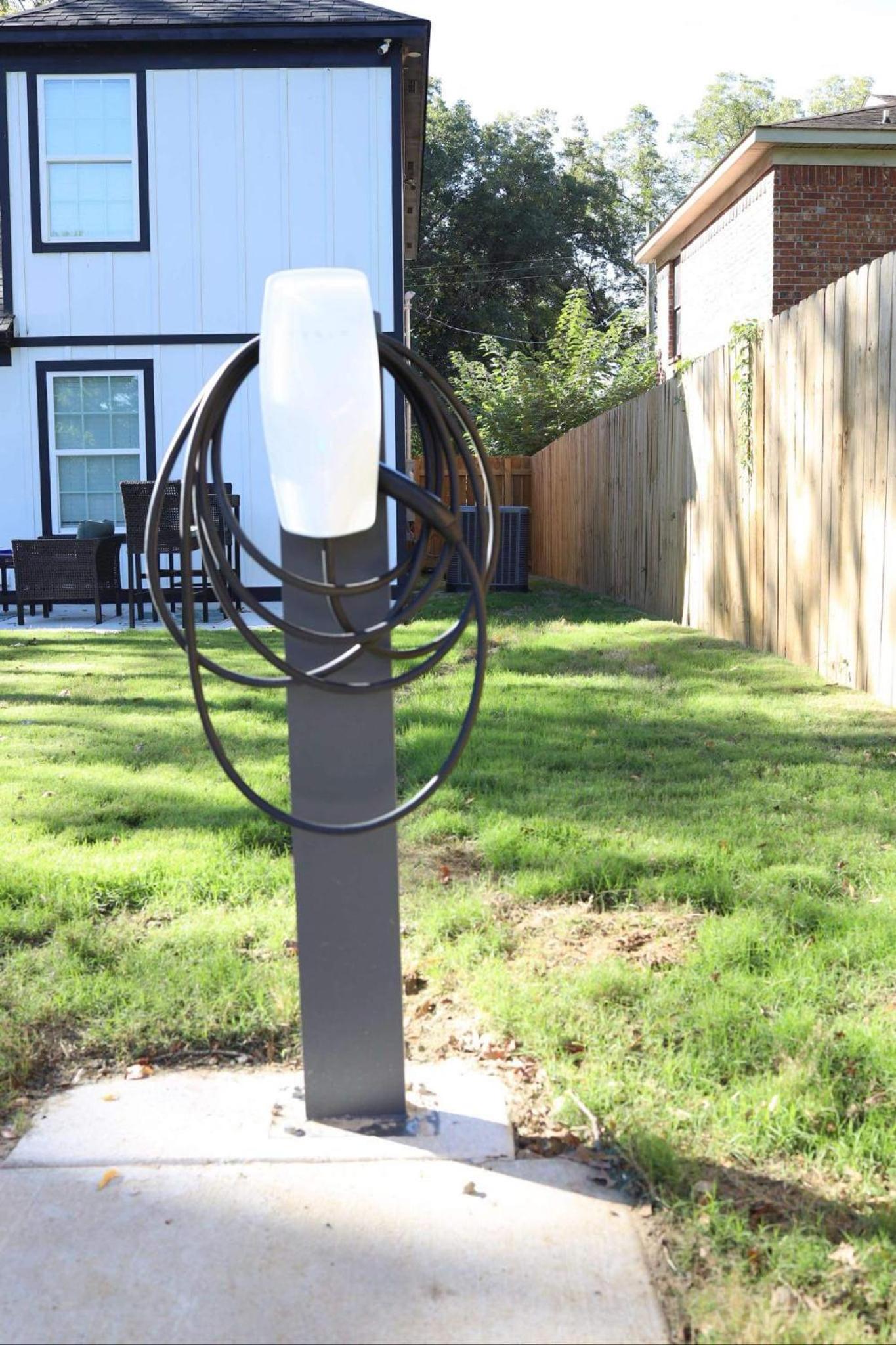 EV, Family Friendly, Close to Downtown view 4