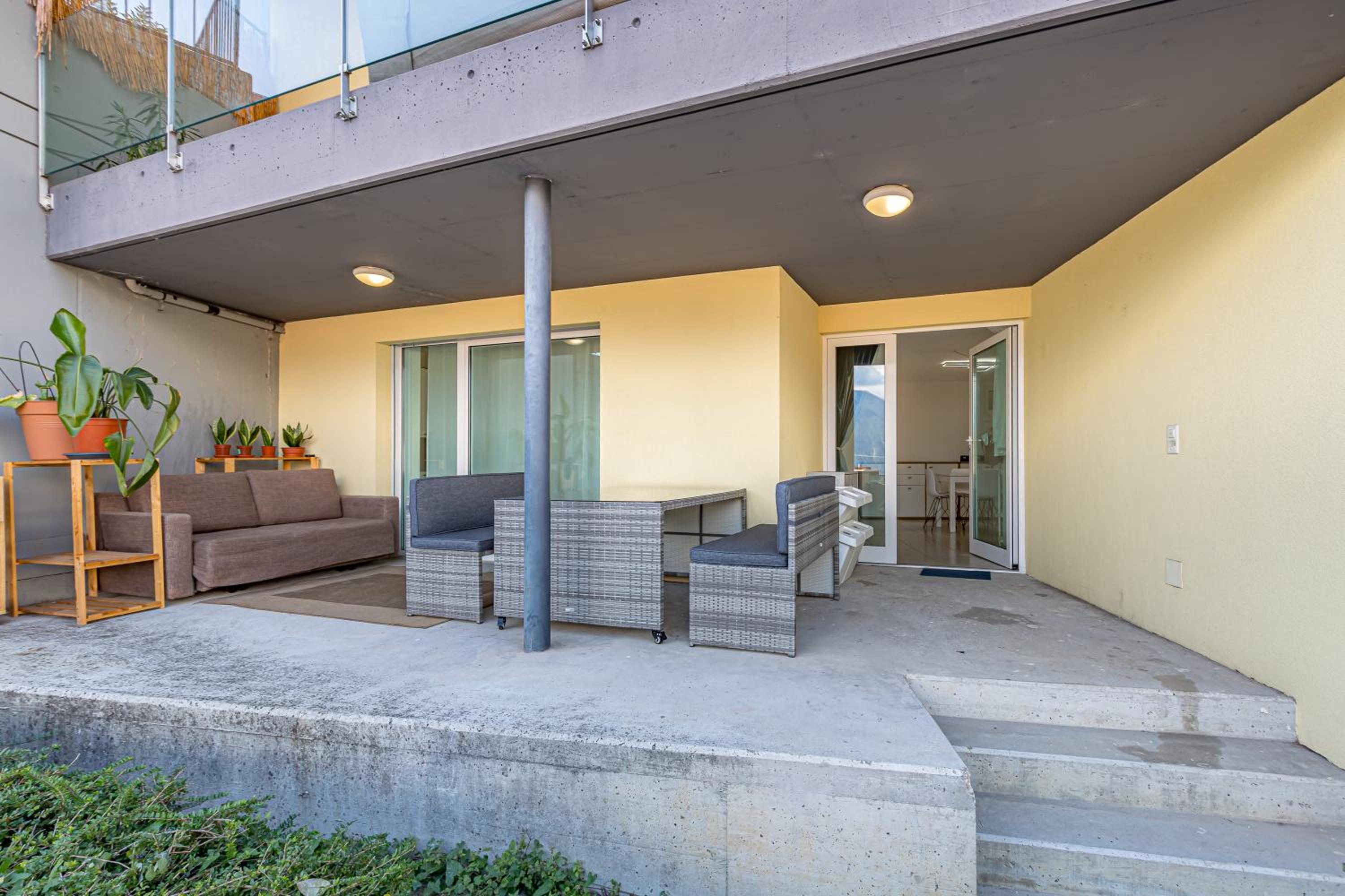 Imperial of Lugano 2 with a lake view and garden behind the station and 10 min from the lake of Lugano