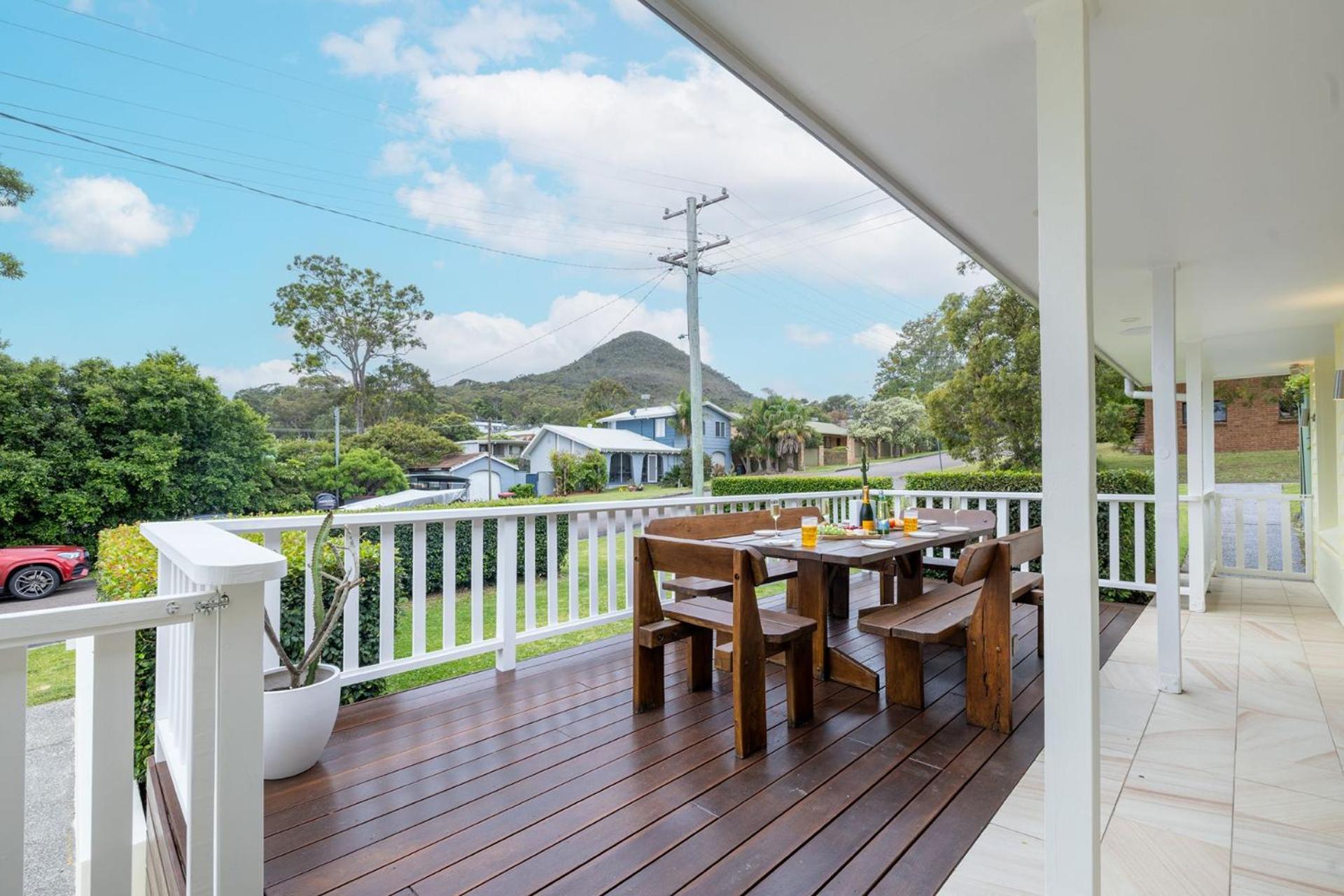 Illaroo House 16 Verona Rd - pet friendly, boat parking, Wi-Fi