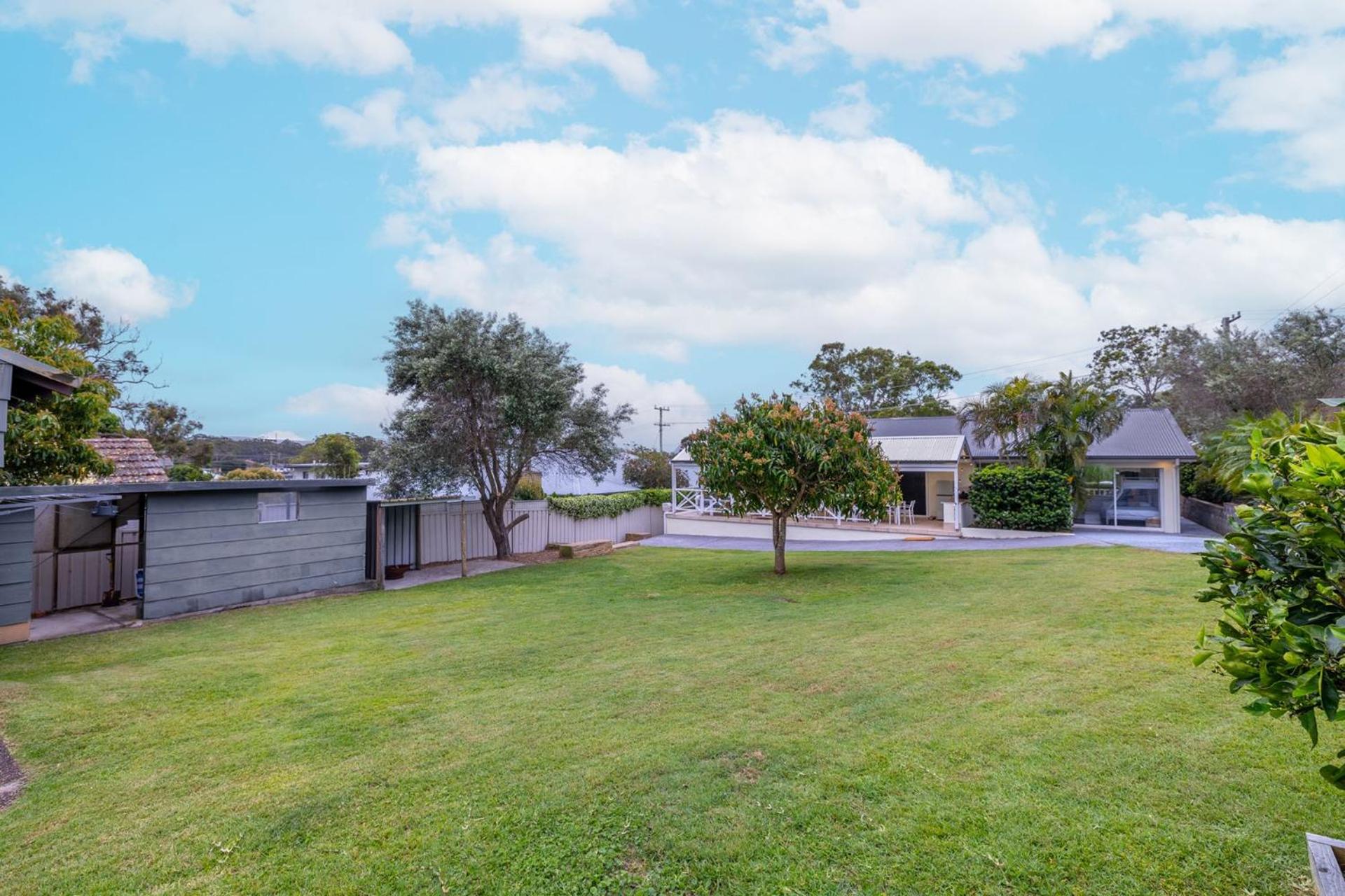 Illaroo House 16 Verona Rd - pet friendly, boat parking, Wi-Fi