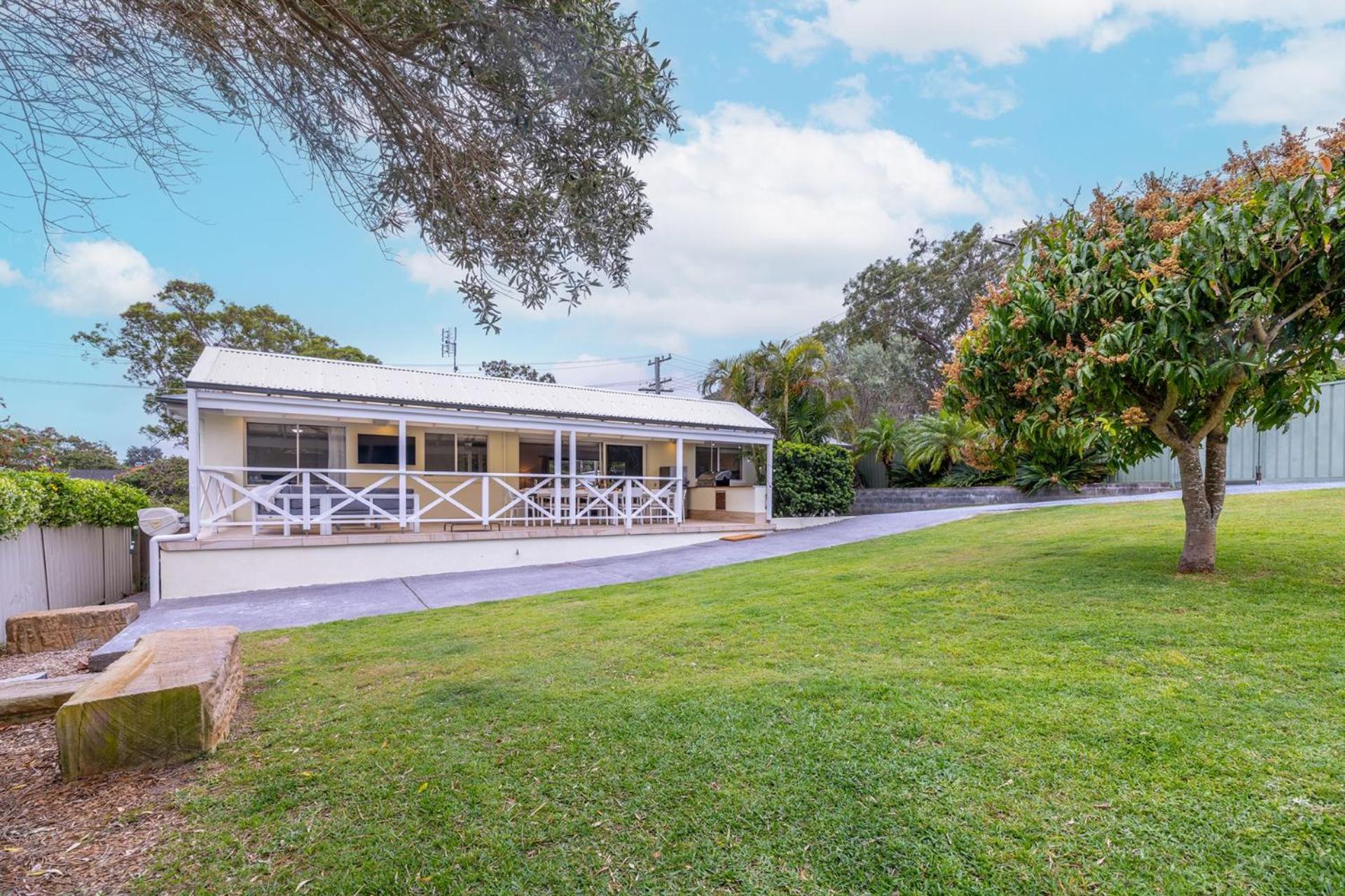 Illaroo House 16 Verona Rd - pet friendly, boat parking, Wi-Fi