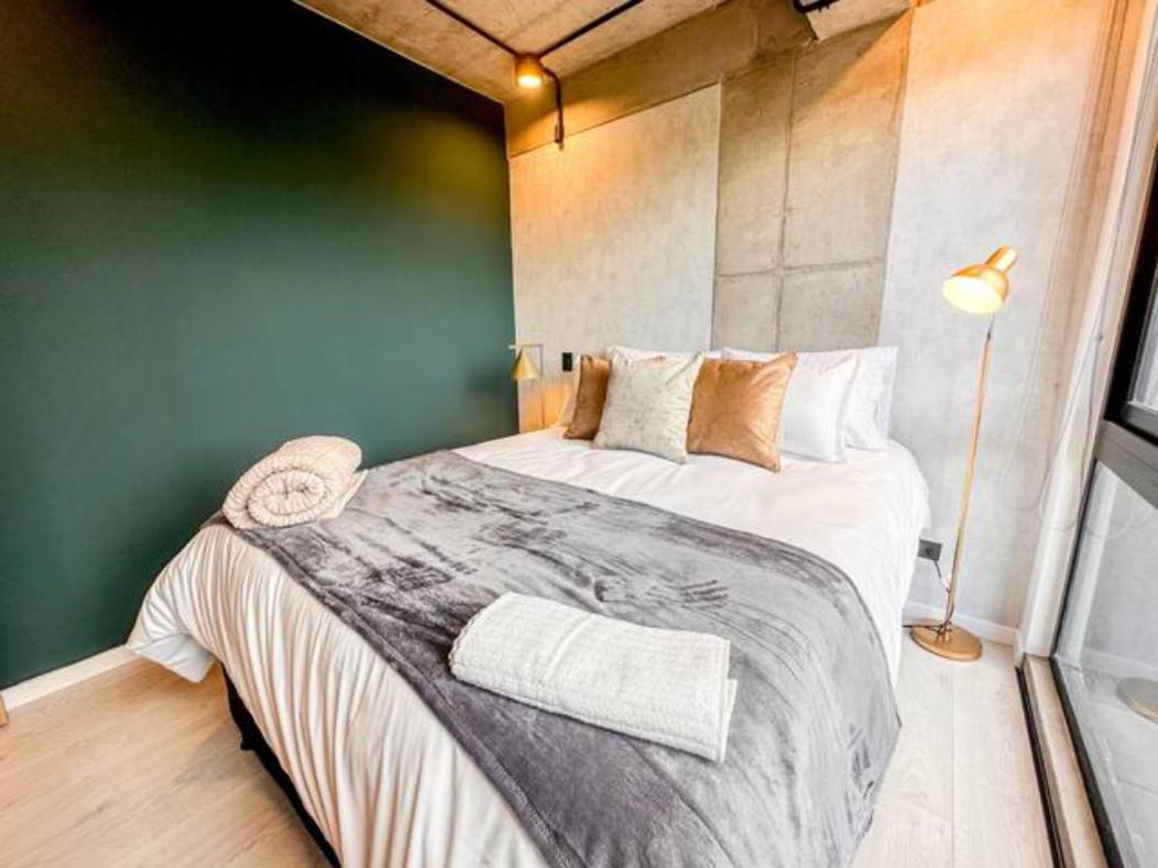 Skyline Suites - Elegant Living with Coworking & Scenic Views