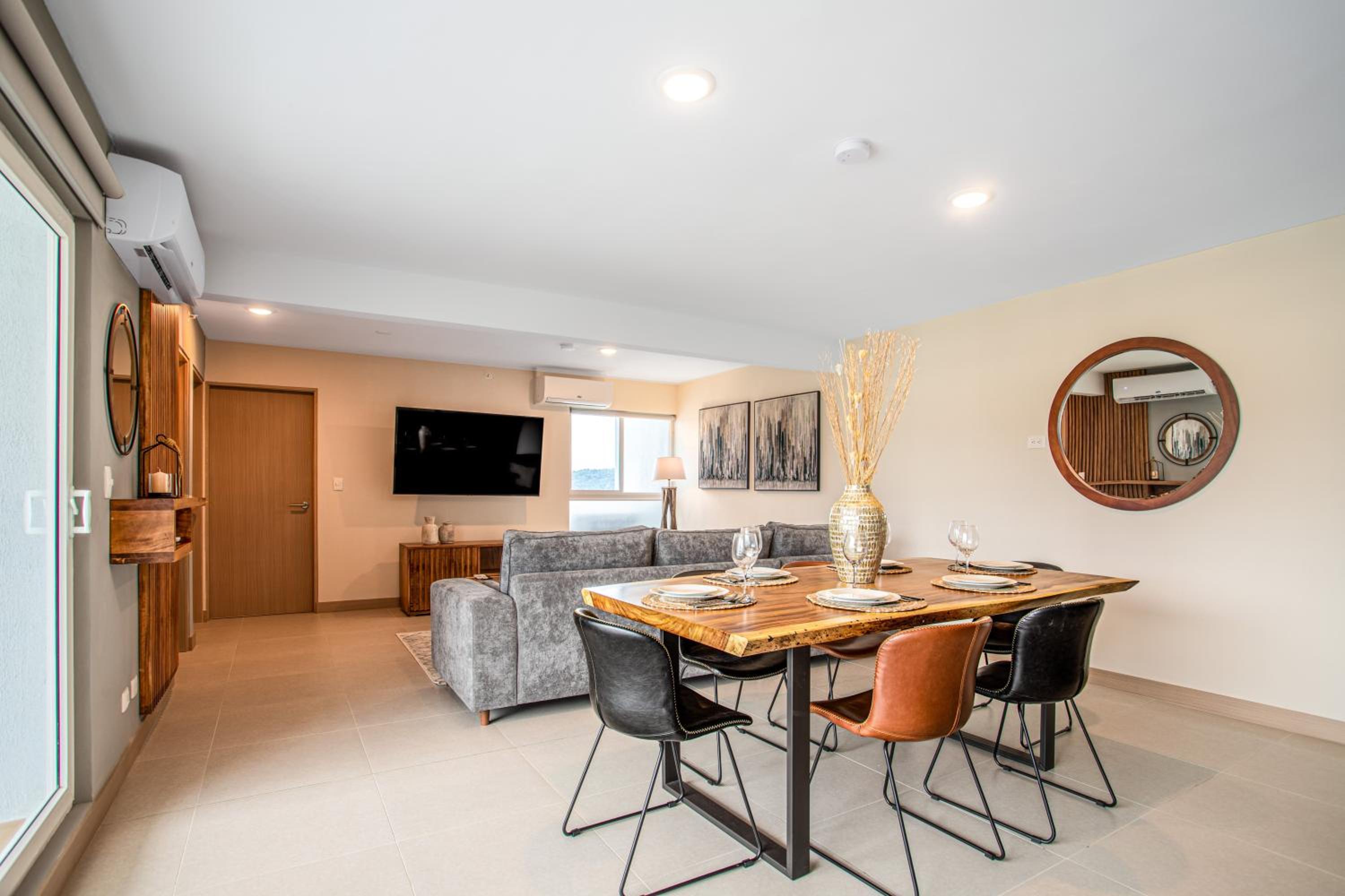 CASAGO 1603B, BRAND NEW RENTAL Experience Jaco from a Unique Modern Condo!