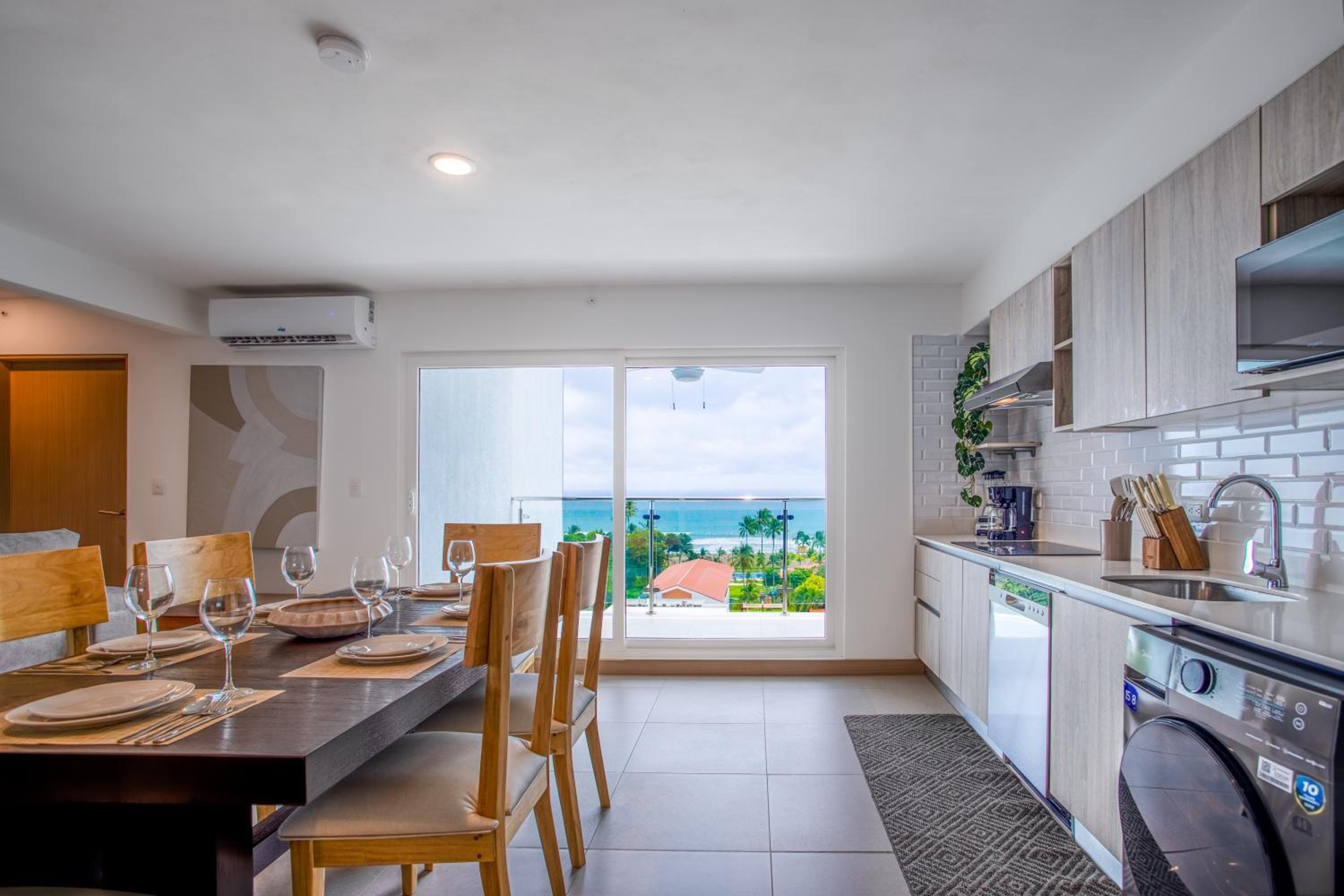 CASAGO 1102B, BRAND NEW RENTAL with Spectacular Ocean Views