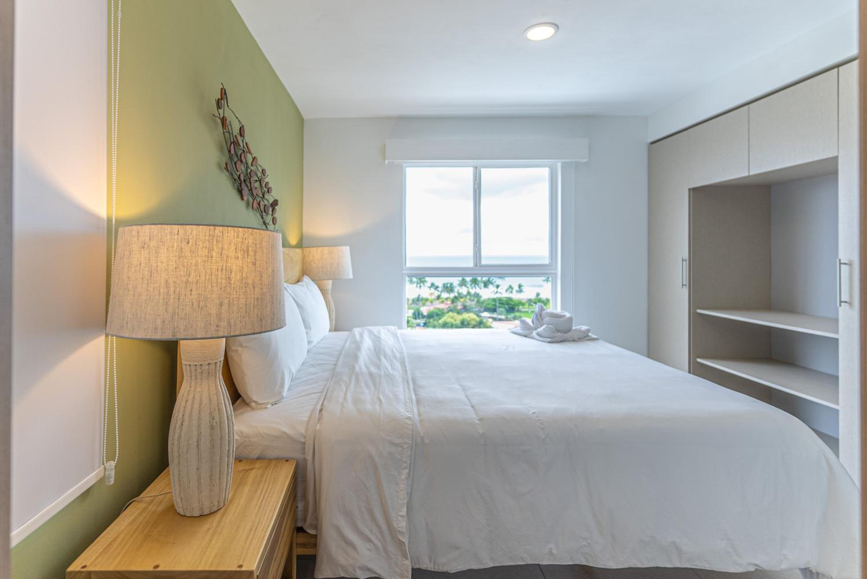 CASAGO 1102B, BRAND NEW RENTAL with Spectacular Ocean Views