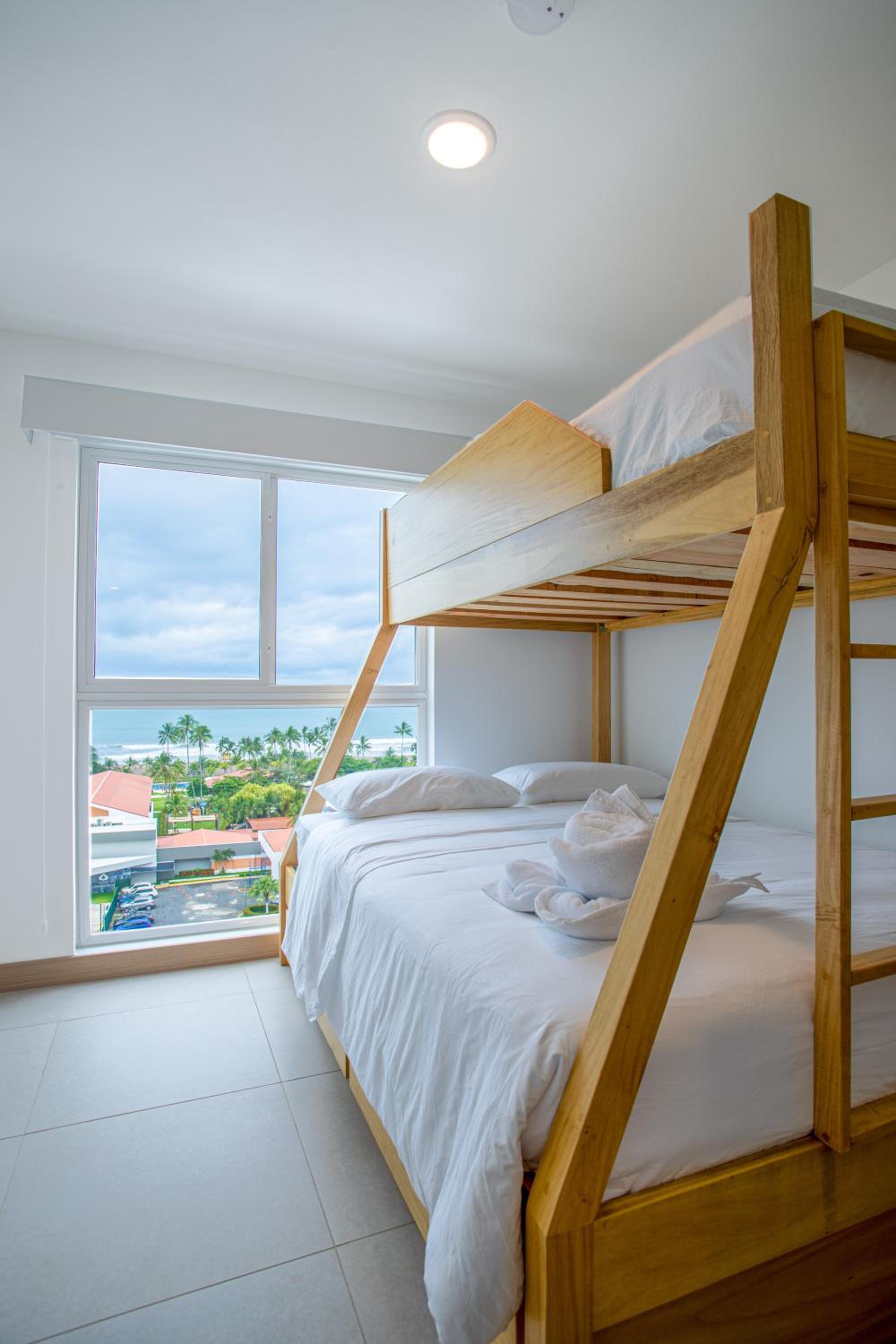 CASAGO 1102B, BRAND NEW RENTAL with Spectacular Ocean Views