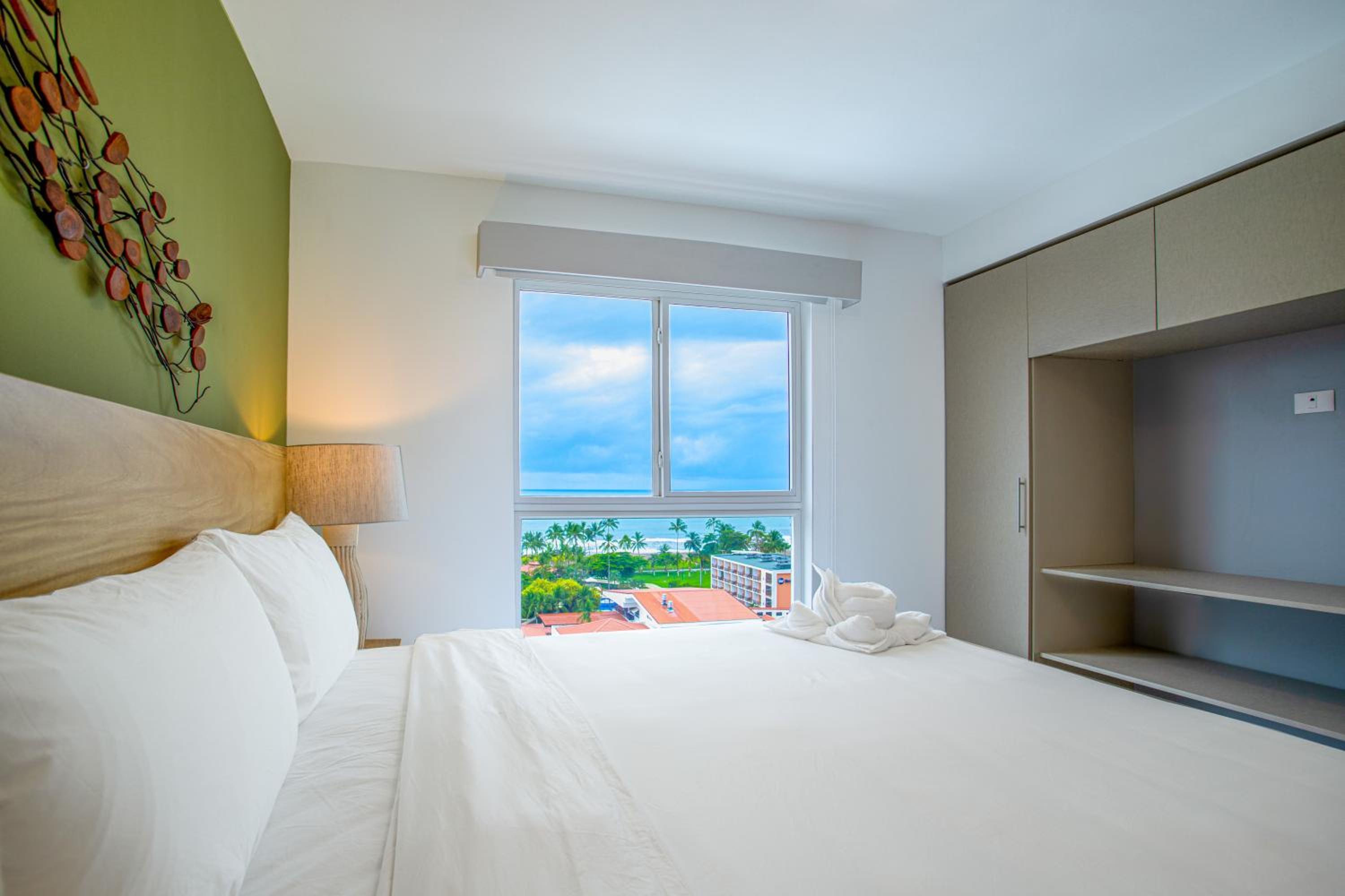 CASAGO 1102B, BRAND NEW RENTAL with Spectacular Ocean Views