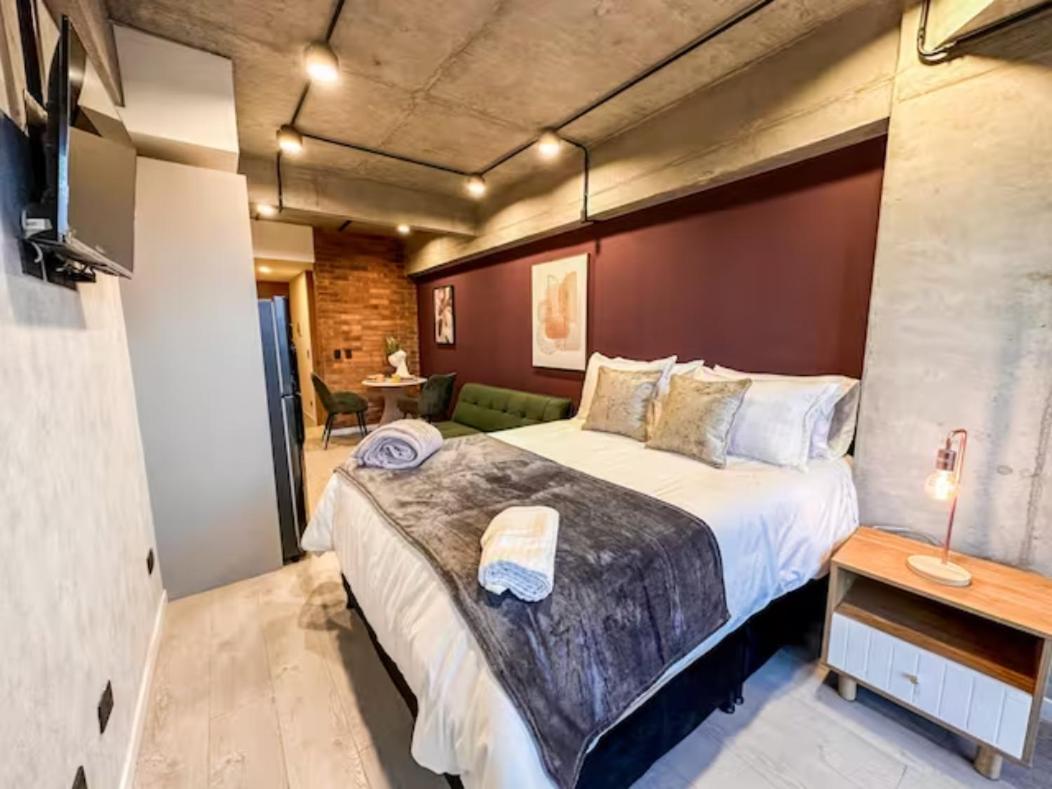 Skyline Suites - Elegant Living with Coworking & Scenic Views