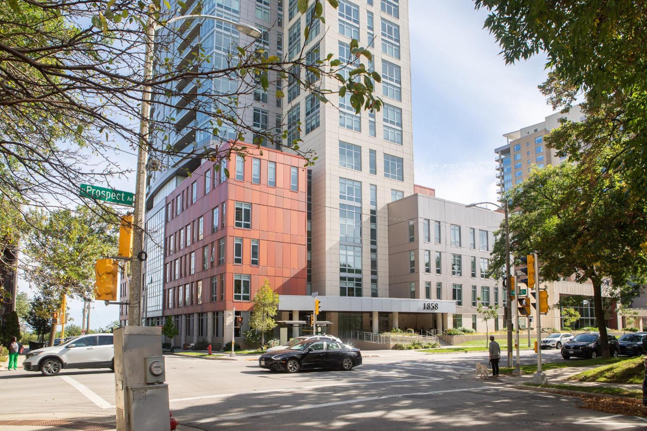Flexhome East Side 2BR C1 - Brady St and City View view 3