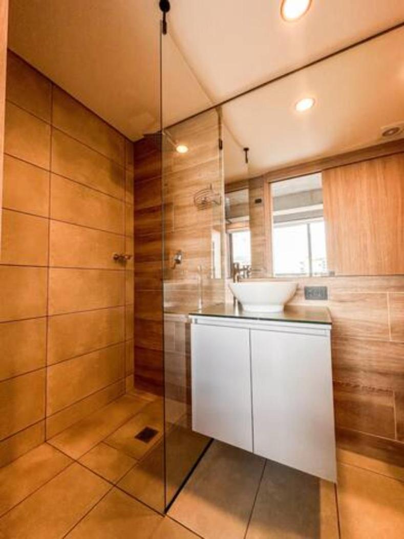 Skyline Suites - Elegant Living with Coworking & Scenic Views
