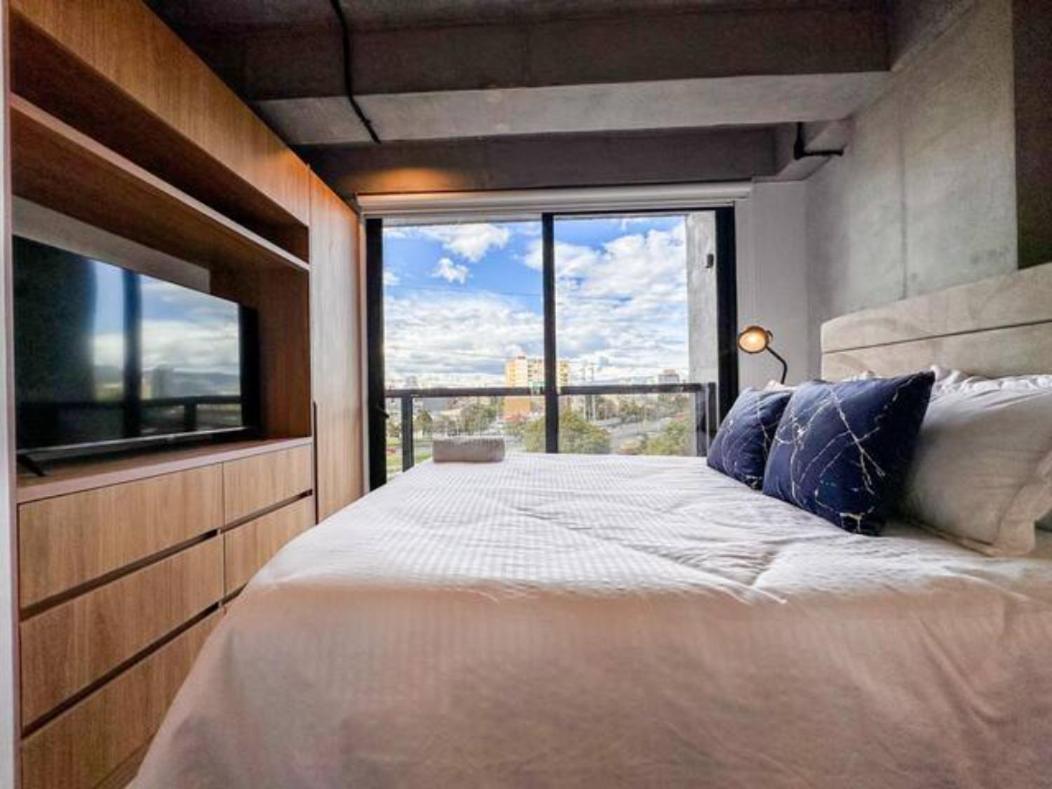 Skyline Suites - Elegant Living with Coworking & Scenic Views