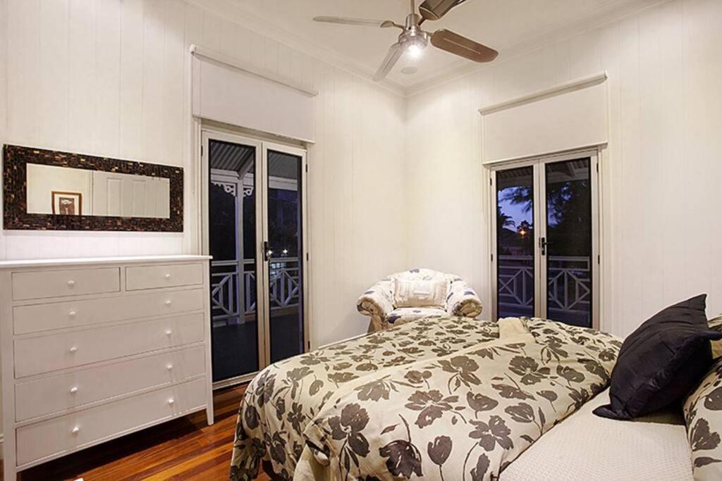 Lambert House, City Luxury, Sleeps 15