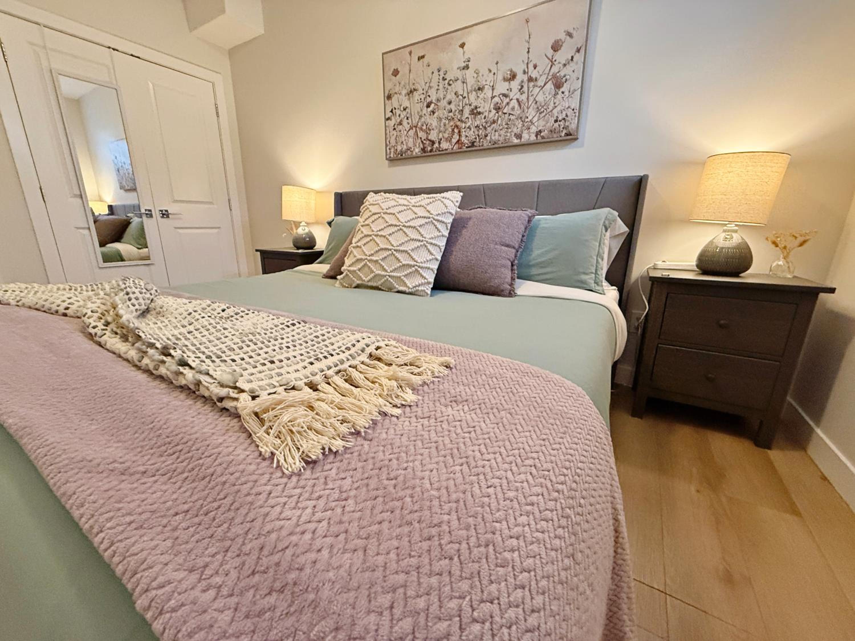 Downtown Suite King Beds,Long Stays,Disney+