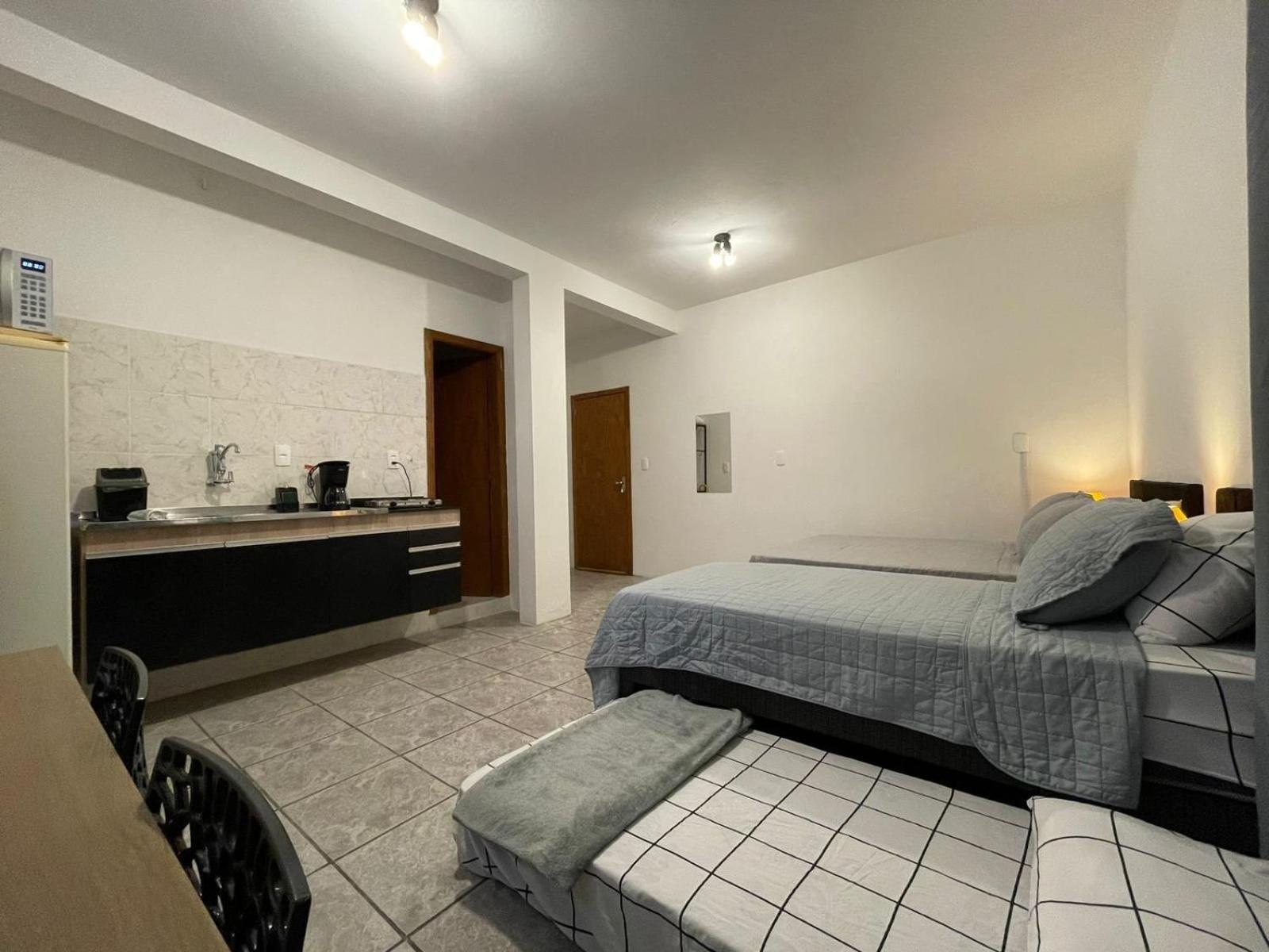Large Studios 2km from Vila Germanica