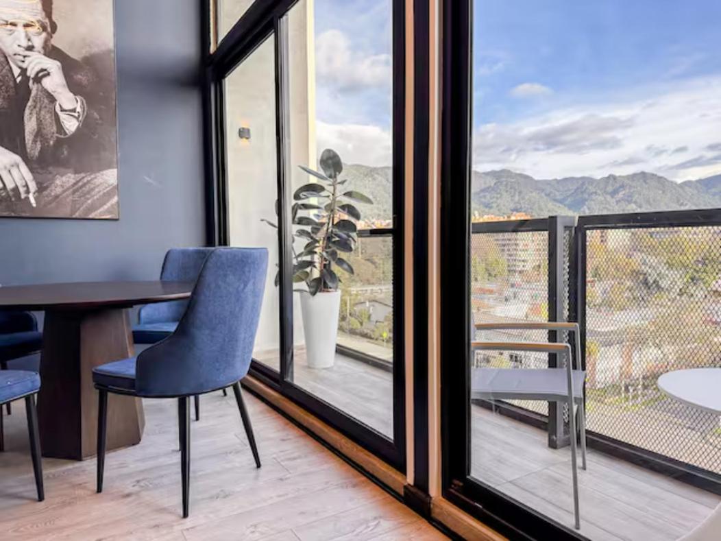 Skyline Suites - Elegant Living with Coworking & Scenic Views
