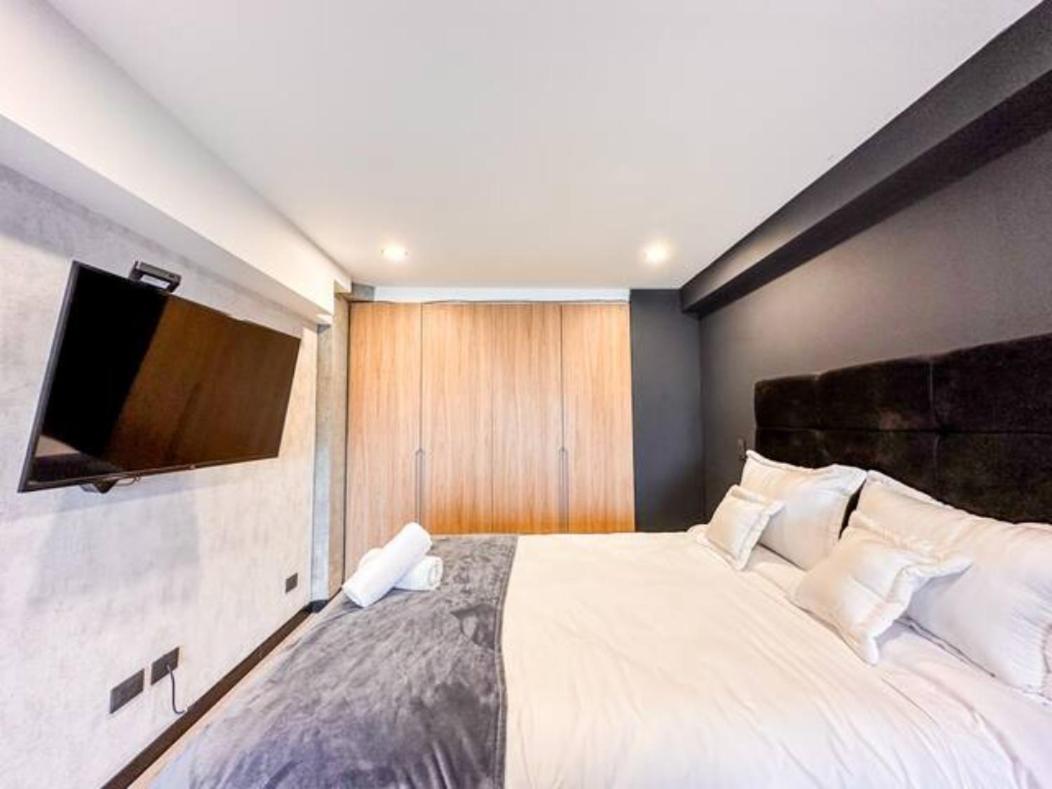 Skyline Suites - Elegant Living with Coworking & Scenic Views